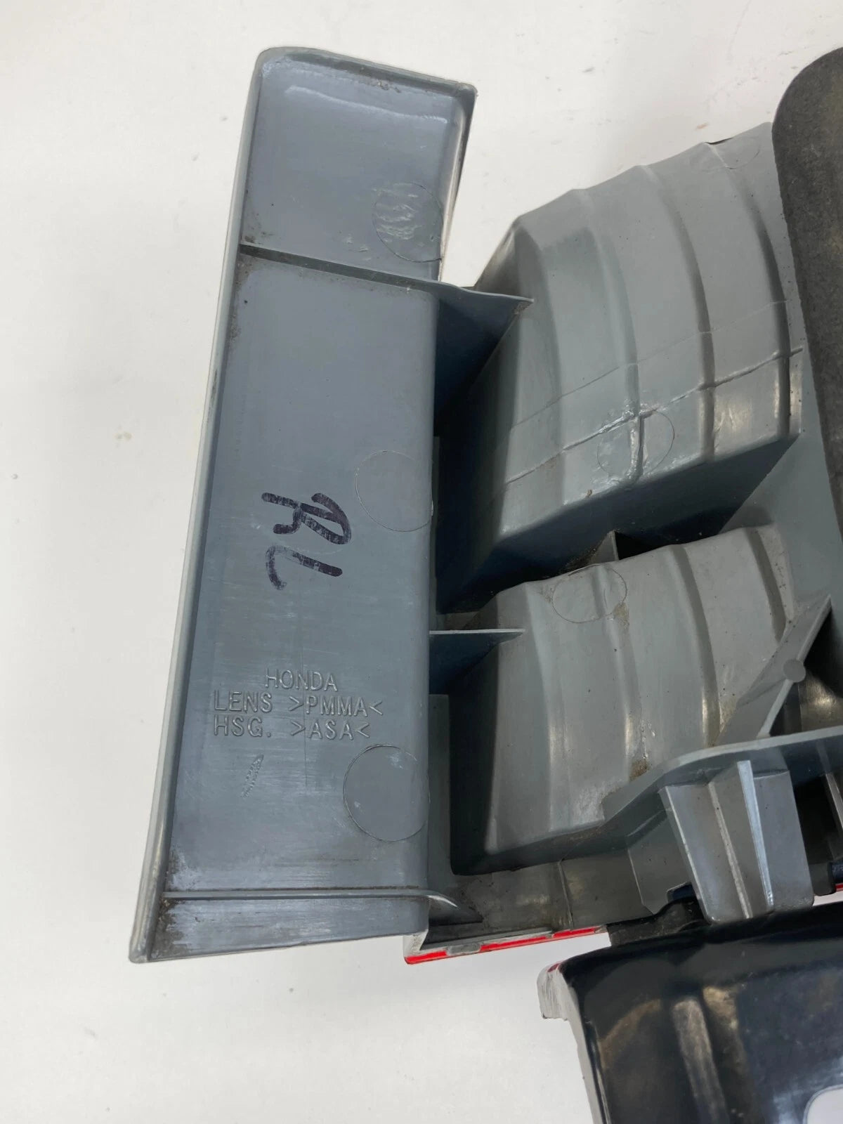 2003 2004 HONDA ACCORD SEDAN REAR LEFT SIDE TAIL LIGHT OUTER TAILLIGHT ASSY OEM