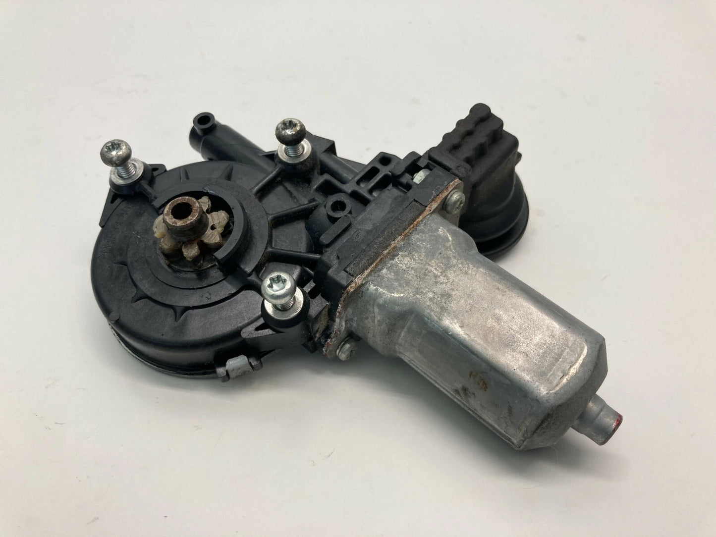 04-09 TOYOTA PRIUS 03-21 TUNDRA REAR LEFT SIDE DOOR WINDOW MOTOR 8572035140 OEM