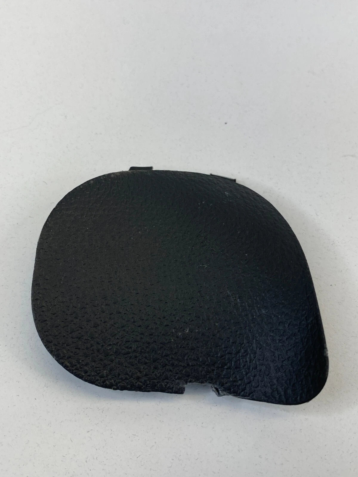 2005-2010 KIA SPORTAGE LEFT SIDE STEERING WHEEL PLASTIC LID COVER TRIM CAP OEM