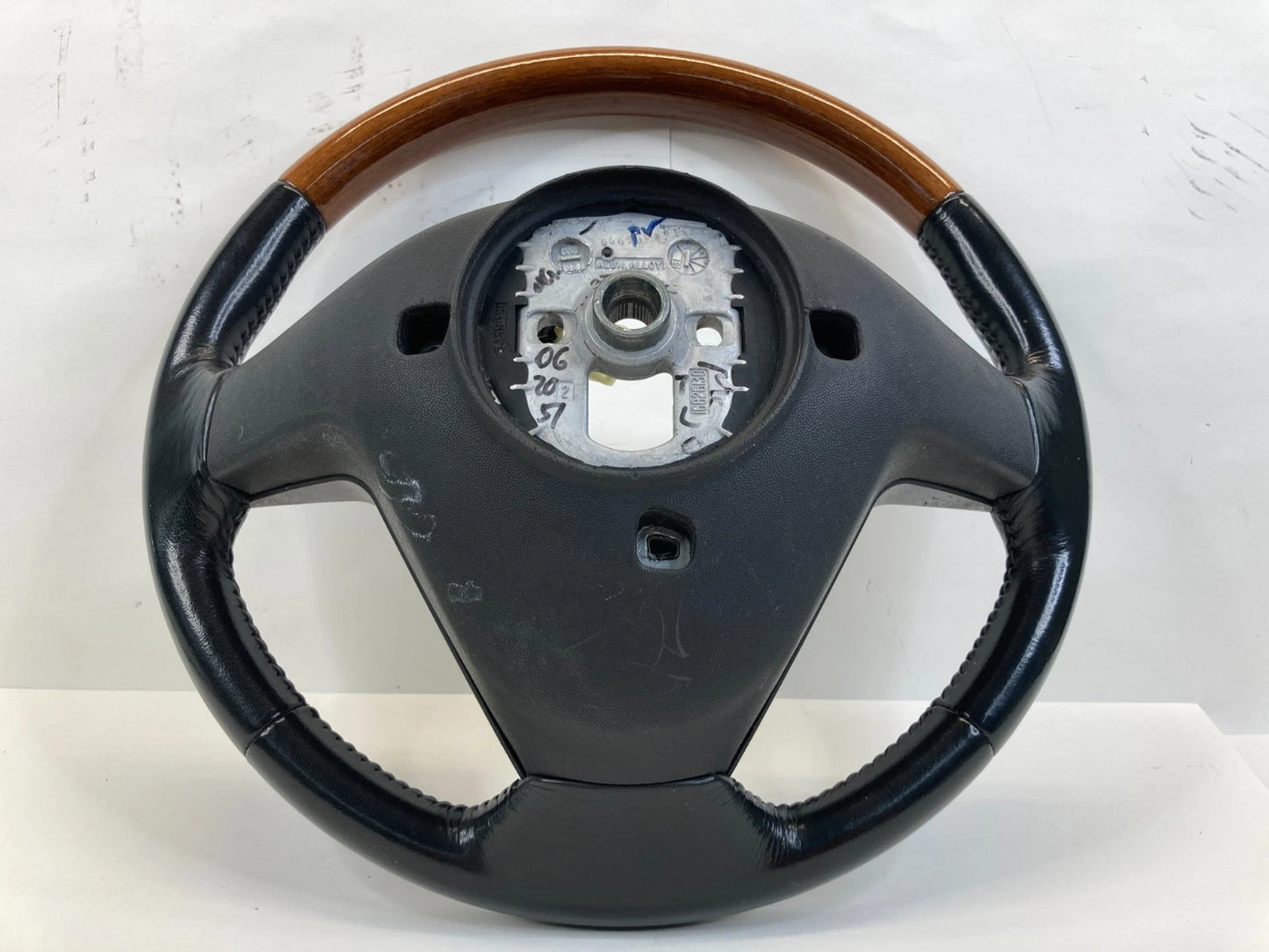 2004 04 CADILLAC CTS STEERING WHEEL ASSY W/ SWITCHES LEATHER WOOD TRIM 25766590