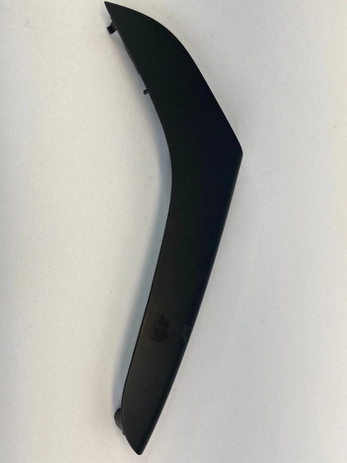 2006-2010 VOLKSWAGEN PASSAT REAR RIGHT DOOR PULL HANDLE COVER TRIM 3C4-867-372