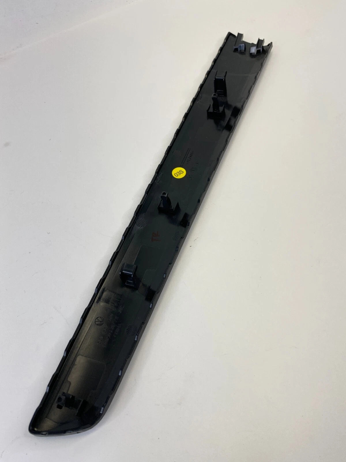 2012-2015 VW VOLKSWAGEN PASSAT FRONT RIGHT DOOR PANEL MOLDING BEZEL 561867410B