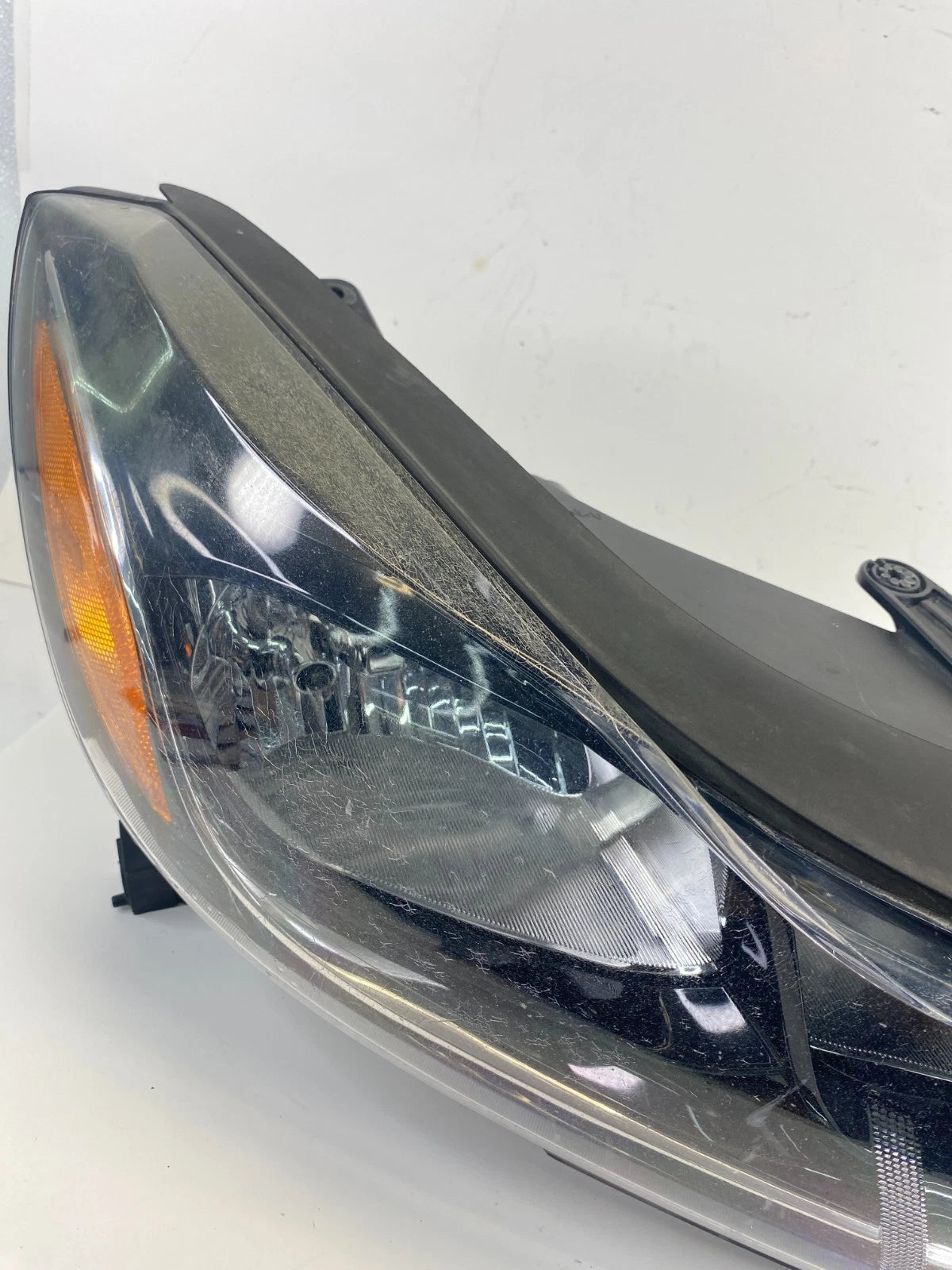 2017-2022 Chevrolet Traverse Right Side Headlight Halogen Lamp Assy 42576956 OEM
