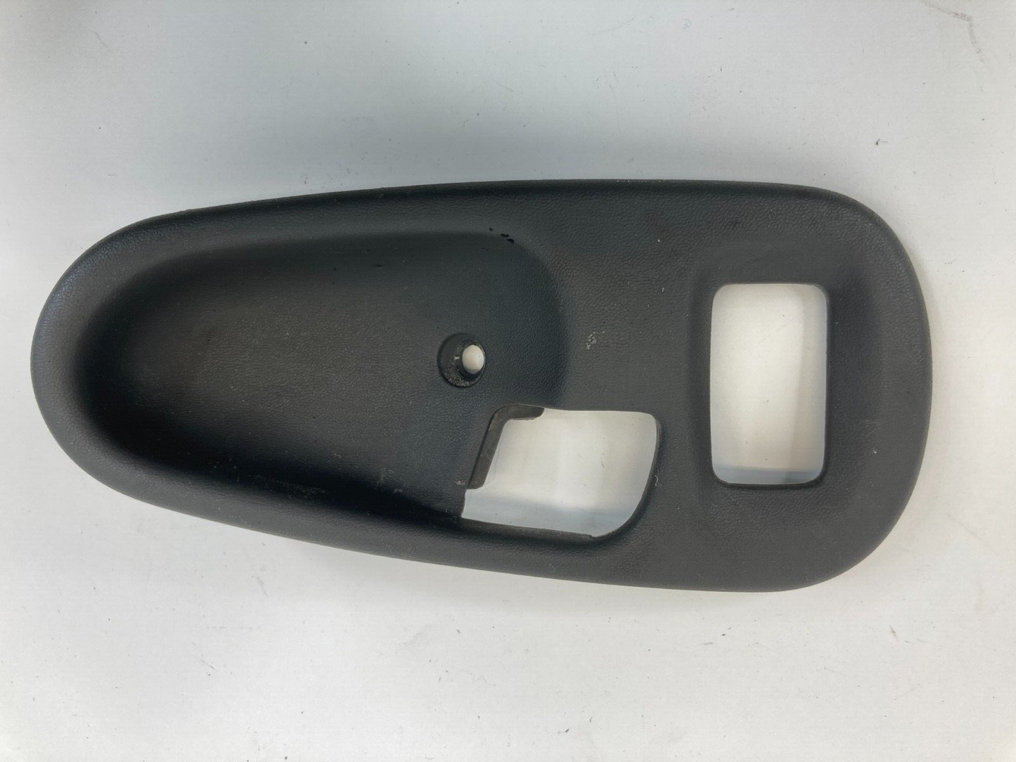 1997-2004 Mitsubishi Montero Sport Front Right Side Inner Door Handle Cover Trim