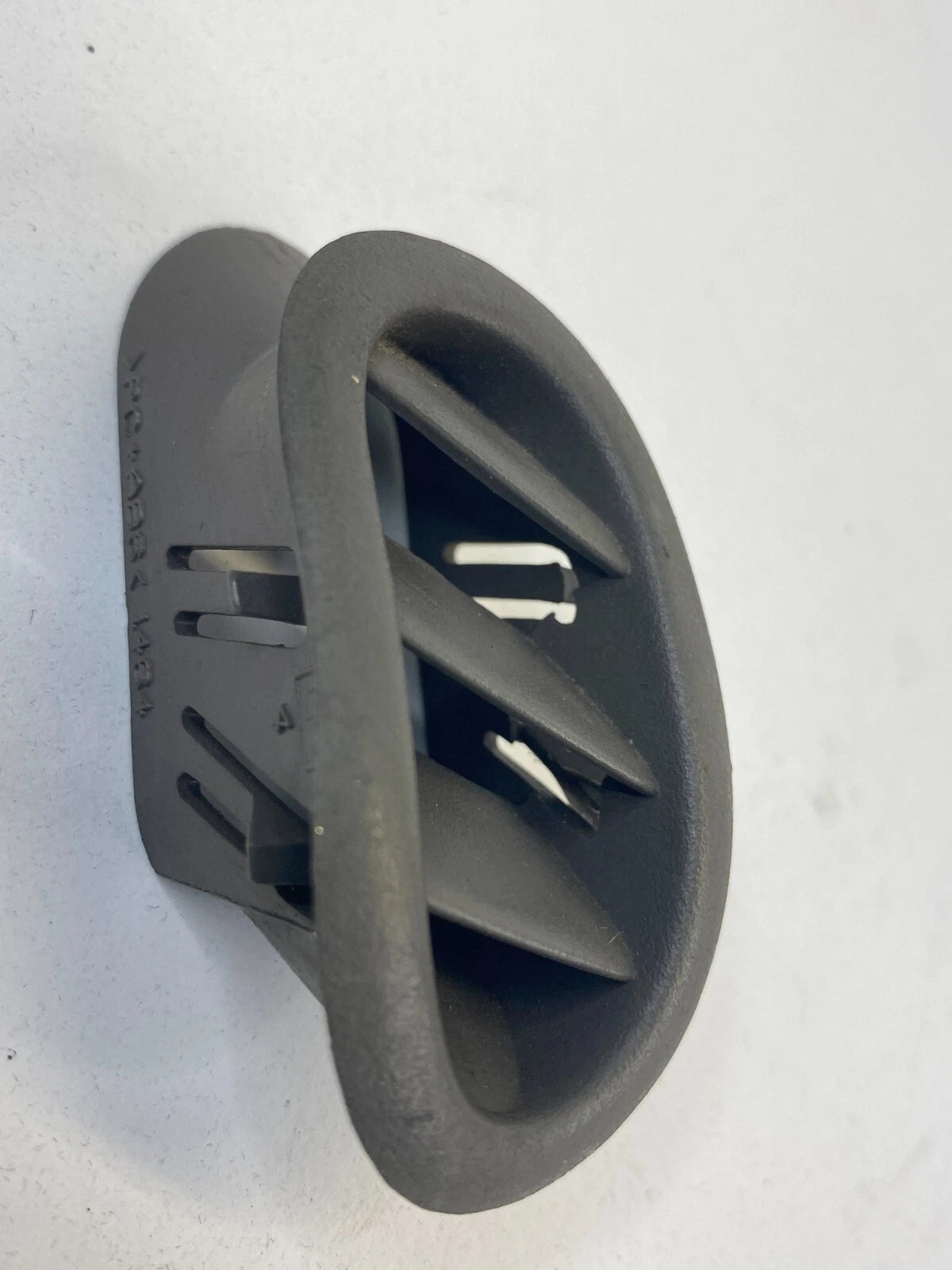 01-07 DODGE GRAND CARAVAN DASH RIGHT A/C AIR DEFROSTER DEFROST VENT SJ13TRMAA