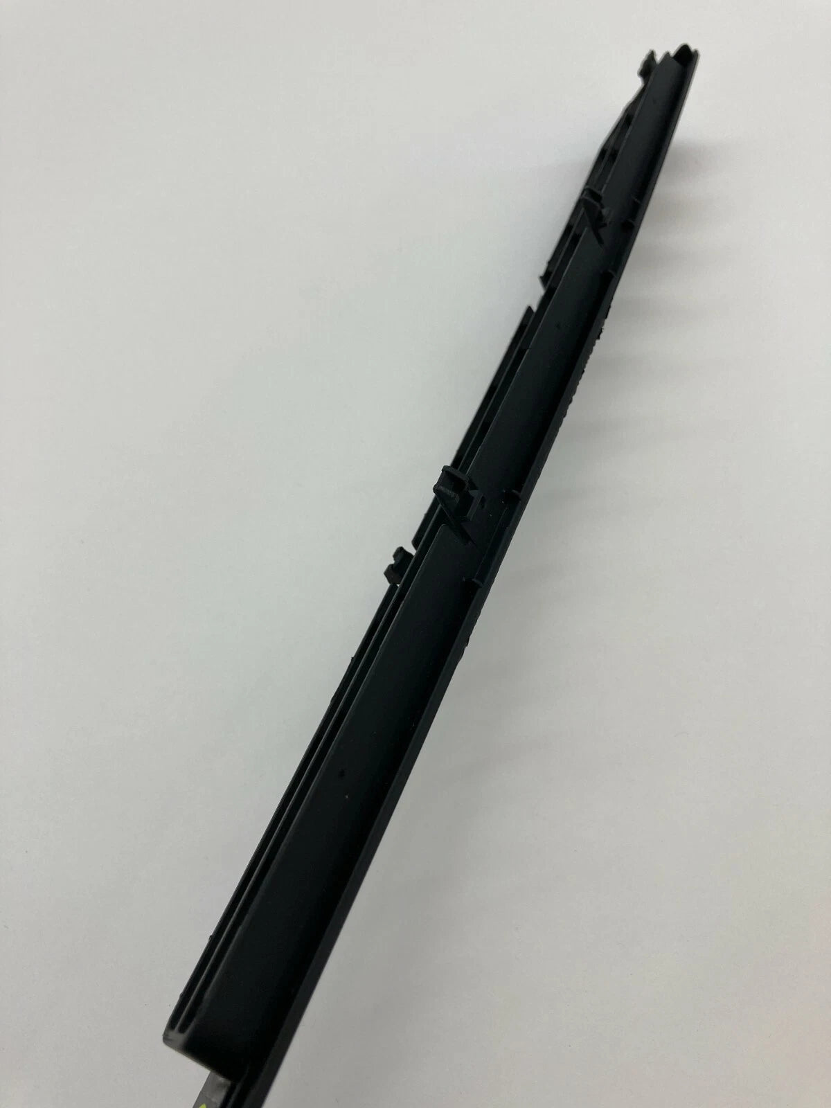 2006 VOLKSWAGEN PASSAT CENTER DASH DEFROSTER AIR VENT GRILL BEZEL TRIM P0108663