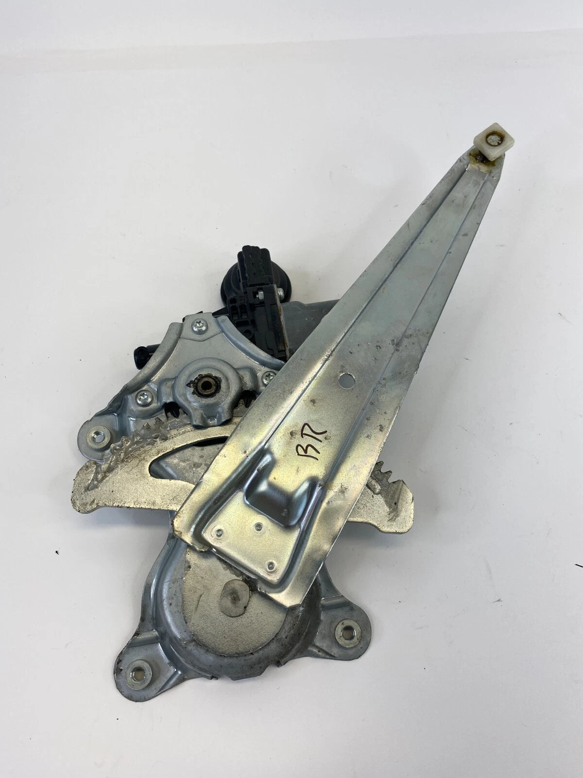 09-19 TOYOTA COROLLA REAR RIGHT SIDE WINDOW REGULATOR W/ MOTOR 85710-AE010 OEM