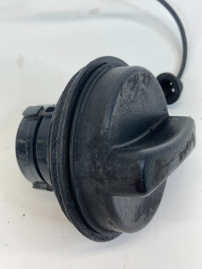 97-03 Ford F-150 97-99 F-250 4.6L 16V Fuel Filler Tank Gas Lid Cover Cap Assy
