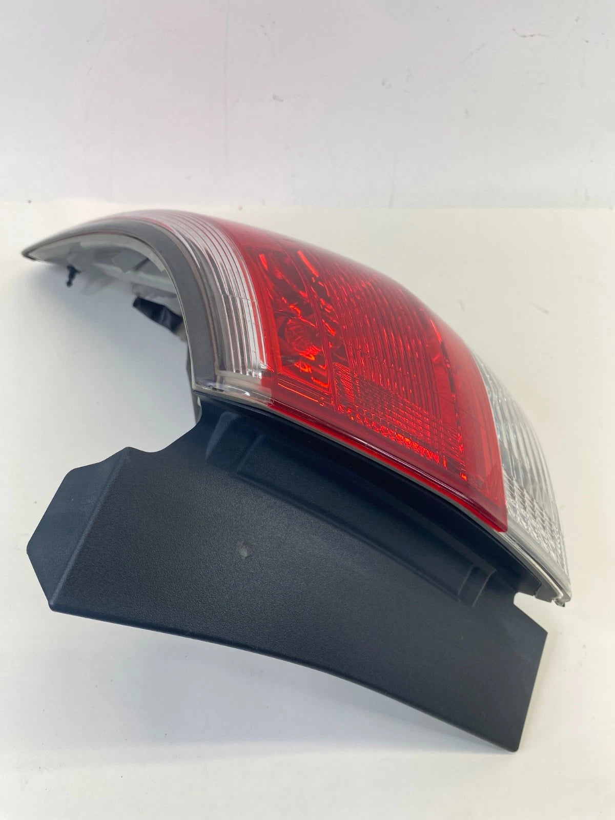 2013-2016 NISSAN PATHFINDER RIGHT PASSENGER OUTER QUARTER TAIL LIGHT LAMP OEM