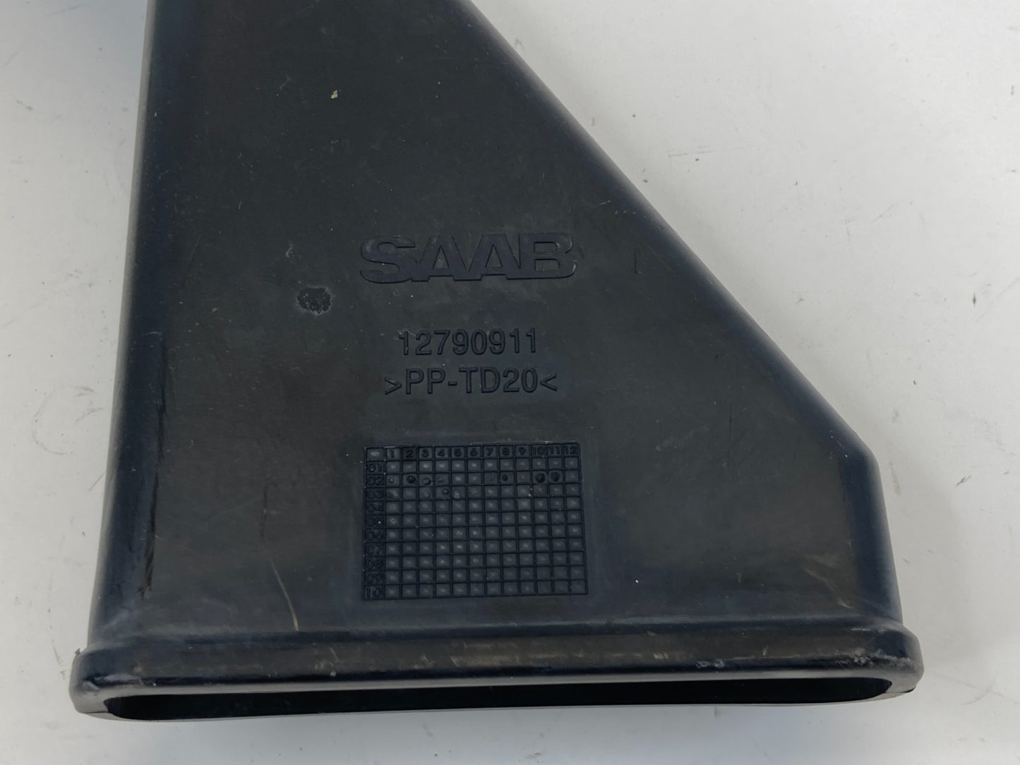 03-11 Saab 9-3 93 2.0L Battery Cooling Air Duct Vent Front 12790911 OEM