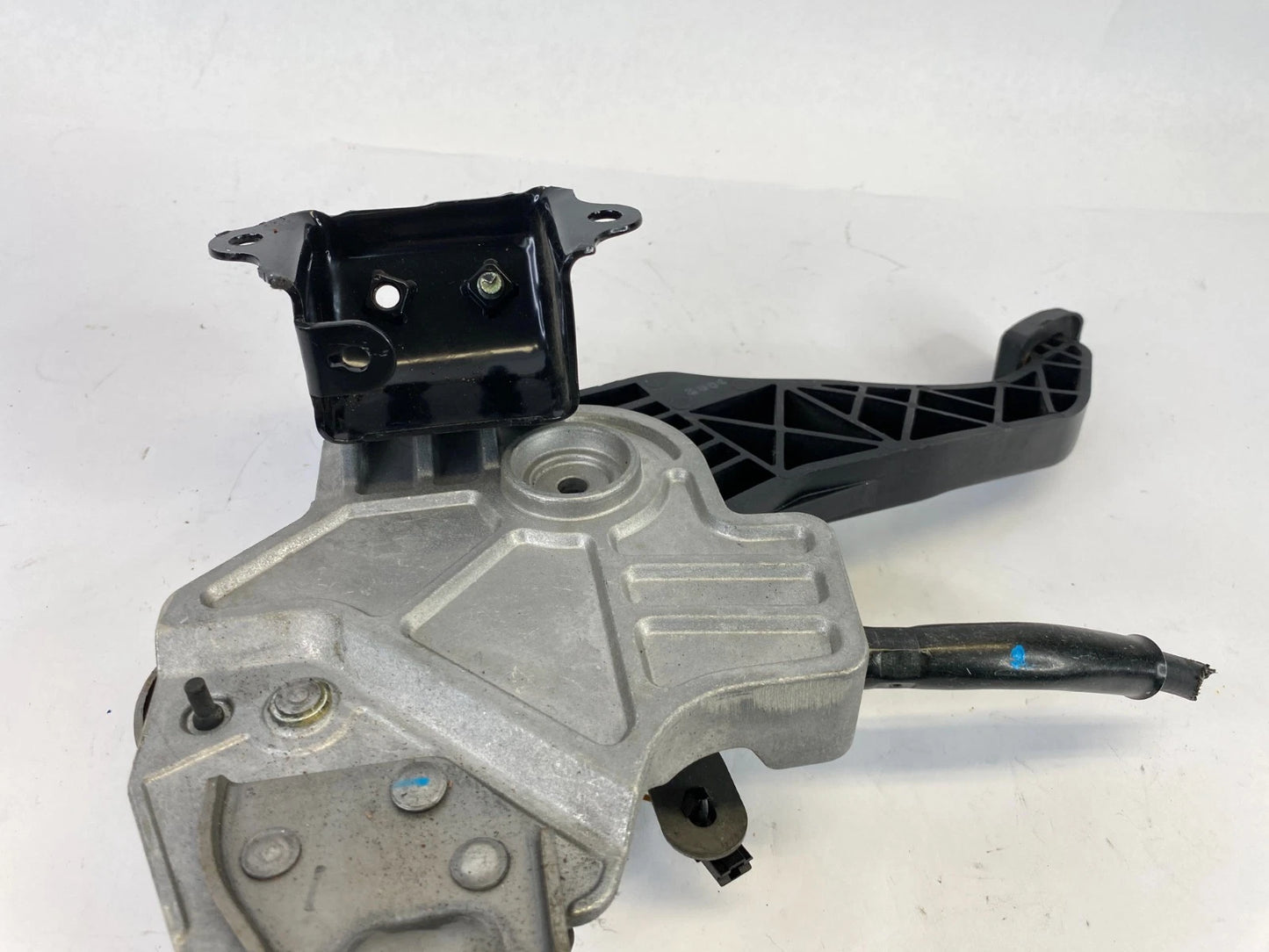 2011-2015 HYUNDAI SONATA HYBRID PARKING EMERGENCY BRAKE PEDAL ASSEMBLY OEM