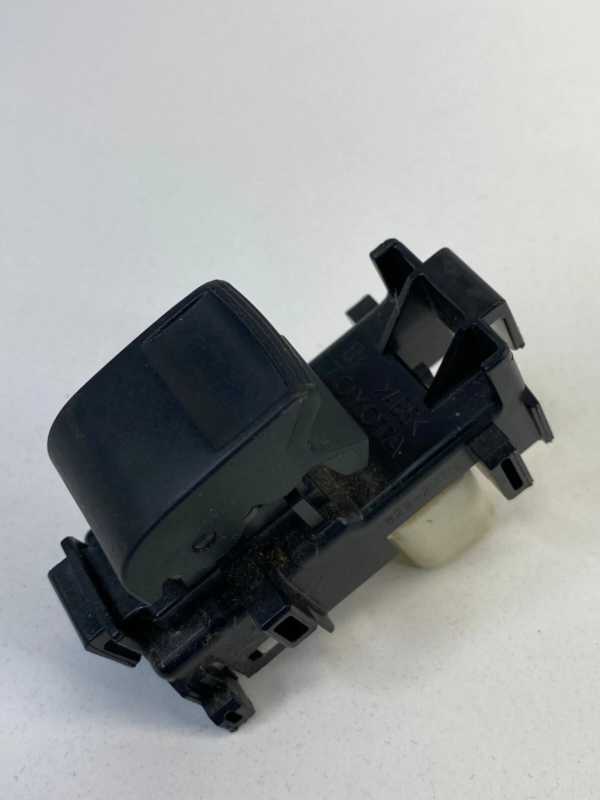 08-15 SCION XB 08-14 XD FRONT RIGHT SIDE DOOR POWER WINDOW SWITCH 1928292