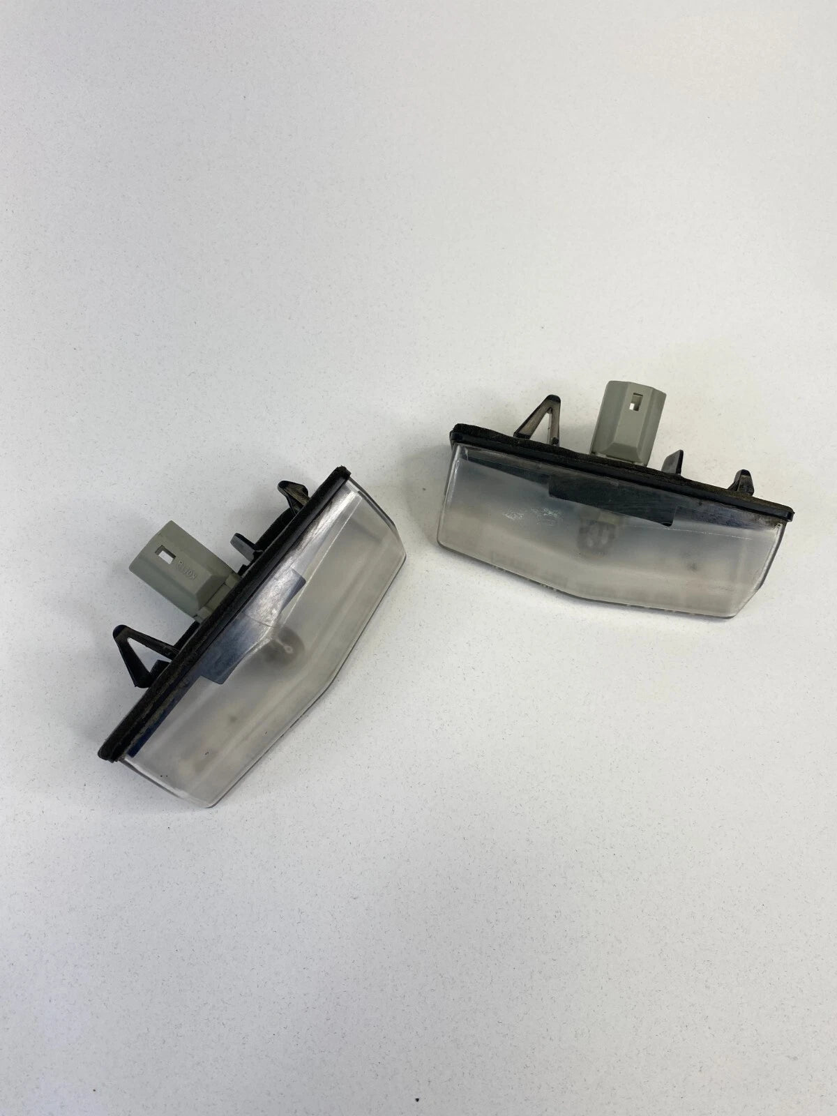 2004-2015 TOYOTA PRIUS REAR TRUNK LICENSE PLATE LIGHT LAMP PAIR SET OEM