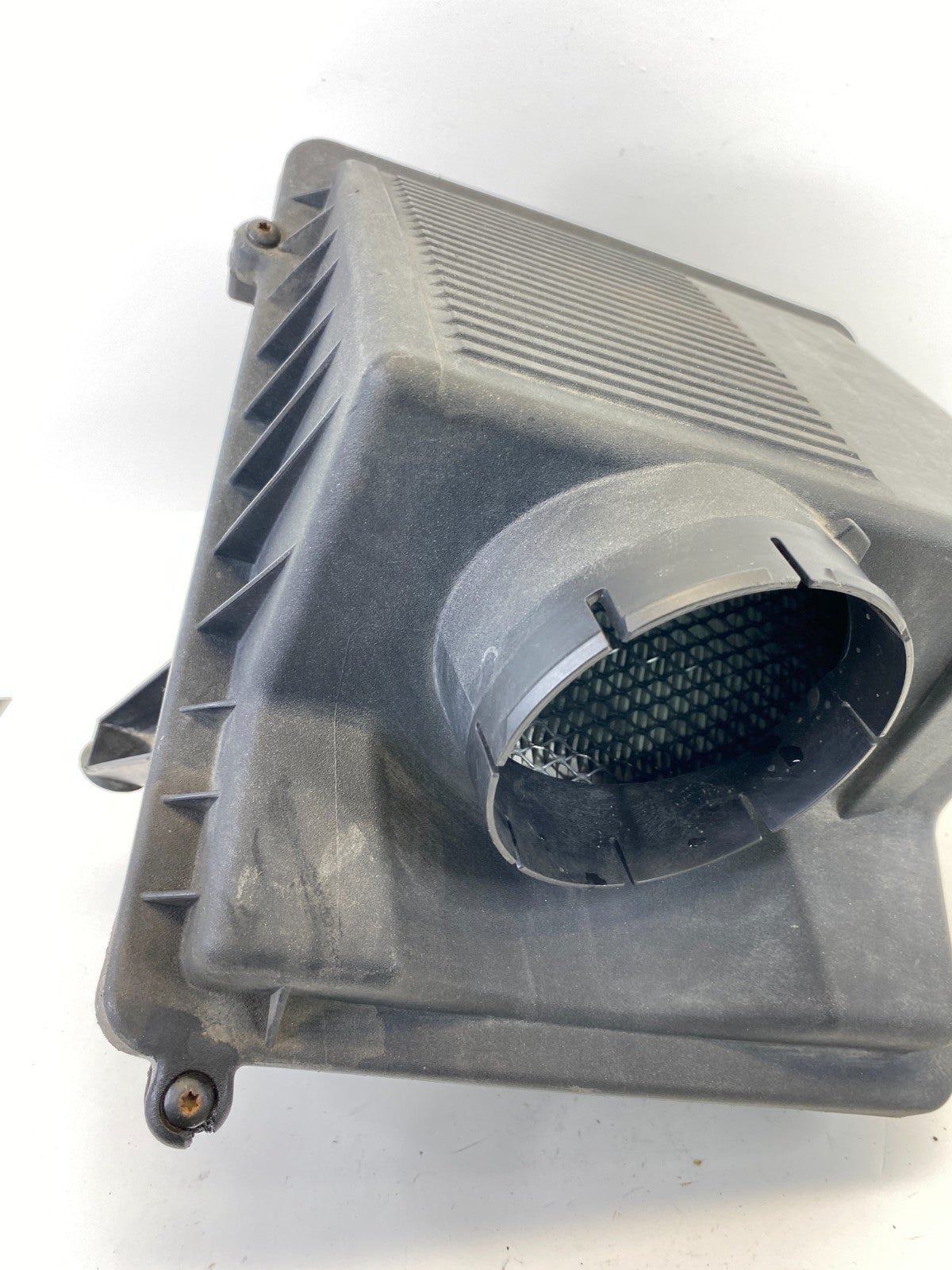 00 01 02 03 04 05 06 07 08 09 GMC Yukon 5.3L Air Box Intake Cleaner Box Assy OEM