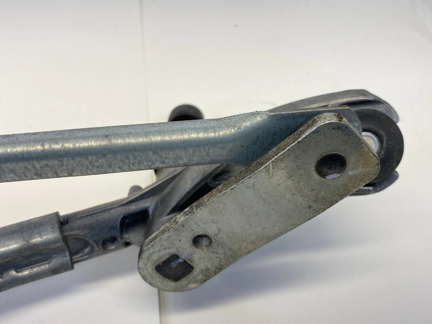 07-08 BMW 335XI FRONT WINDSHIELD WIPER MOTOR LINKAGE TRANSMISSION OEM 7161711-04