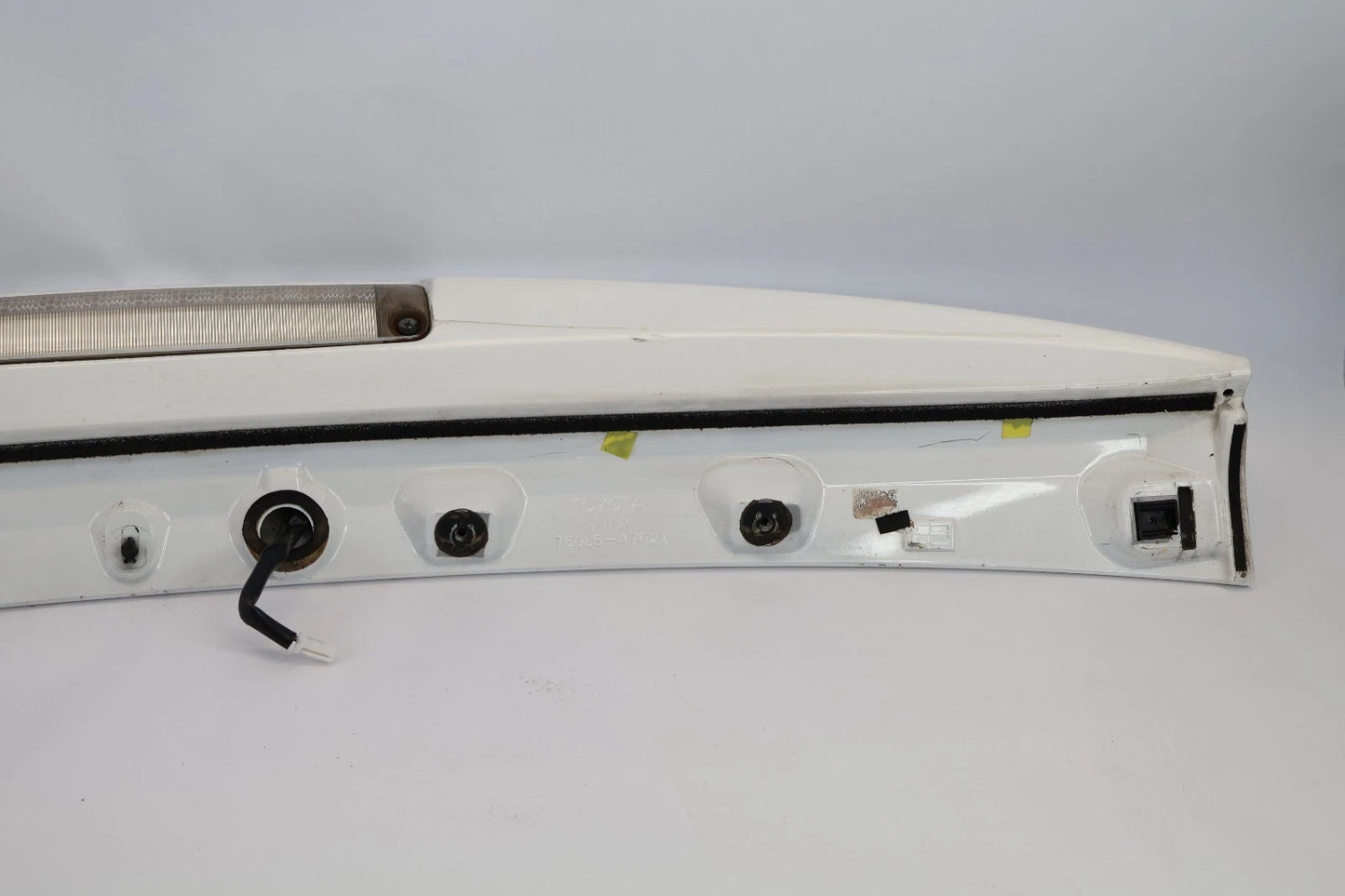04-09 TOYOTA PRIUS REAR UPPER TRUNK SPOILER WING W/ THIRD BRAKE LIGHT WHITE OEM