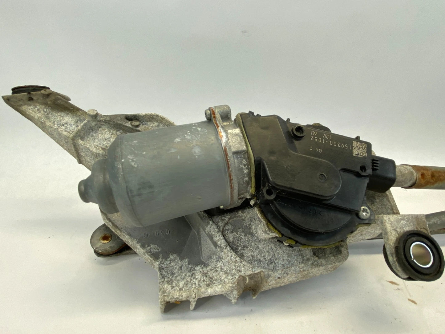 2007-2013 MITSUBISHI OUTLANDER FRONT WINDSHIELD WIPER MOTOR W/ LINKAGE OEM