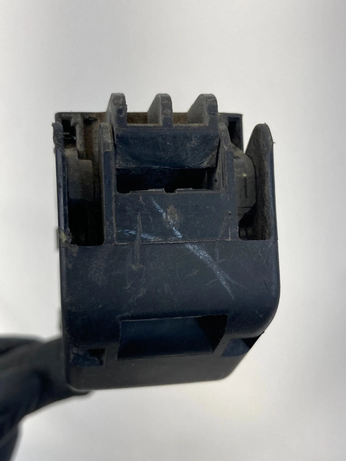 12-15 CHEVY CAPTIVA SPORT 2.4 AT ANTI LOCK BRAKE PUMP CONNECTOR PLUG 1358529 OEM