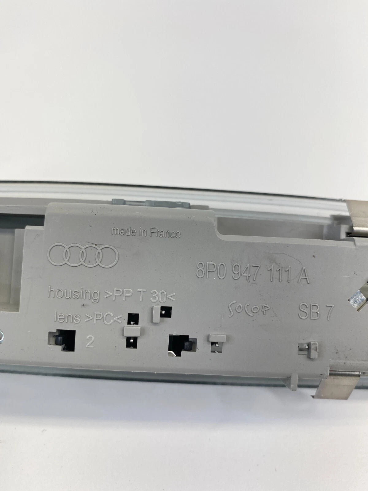 2006-2013 AUDI A3 REAR INTERIOR ROOF OVERHEAD DOME MAP LIGHT LAMP 8P0-947-111-A