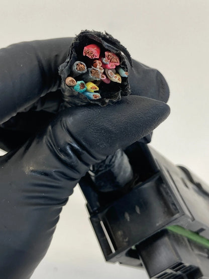 00-05 CHEVROLET MONTE CARLO 3.8L A/T ABS ANTI LOCK BRAKE PUMP PLUG CONNECTOR OEM