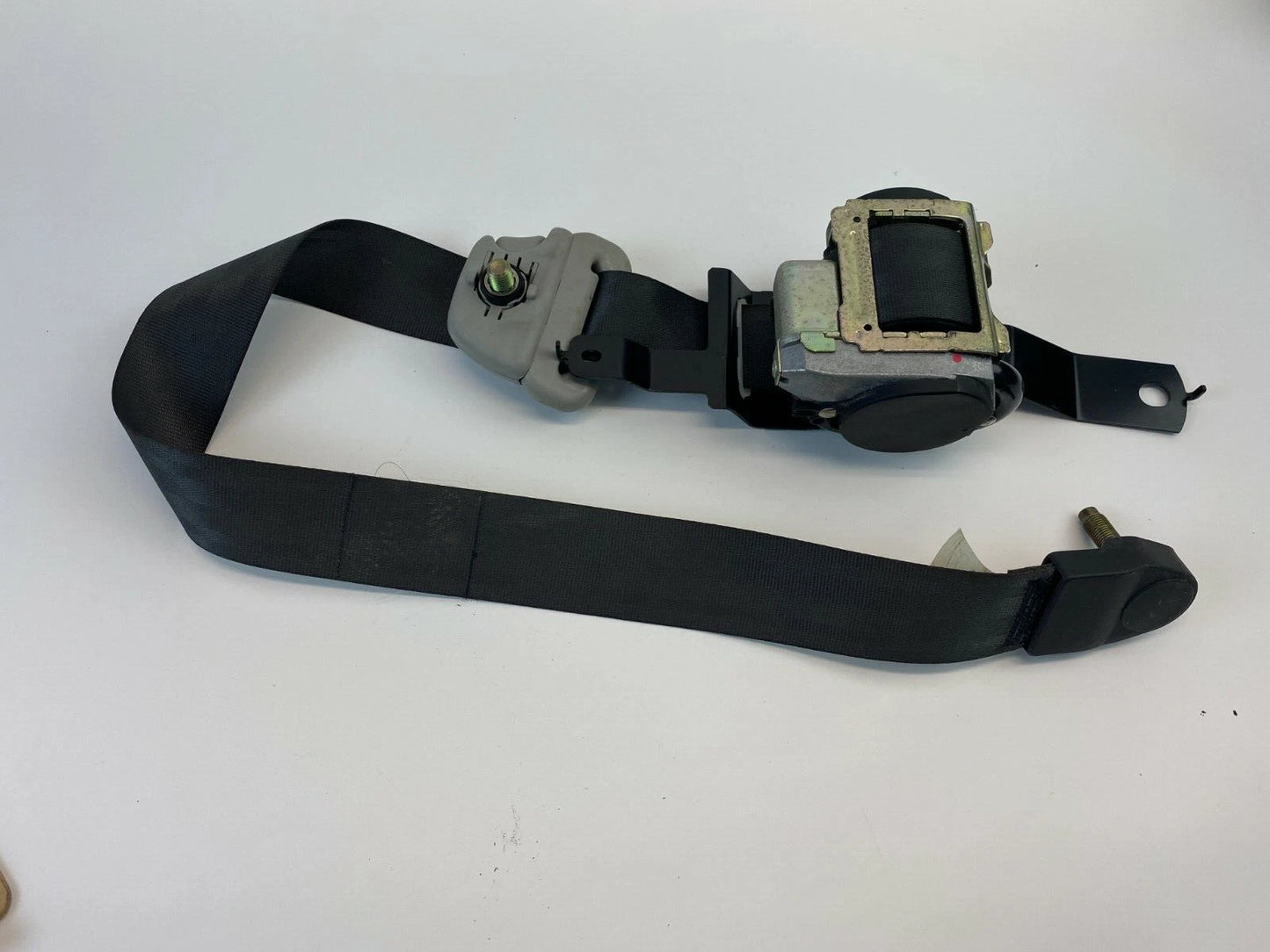 2004 2005 2006 KIA AMANTI RIGHT PASSENGER SIDE SEAT BELT RETRACTOR ASSEMBLY OEM