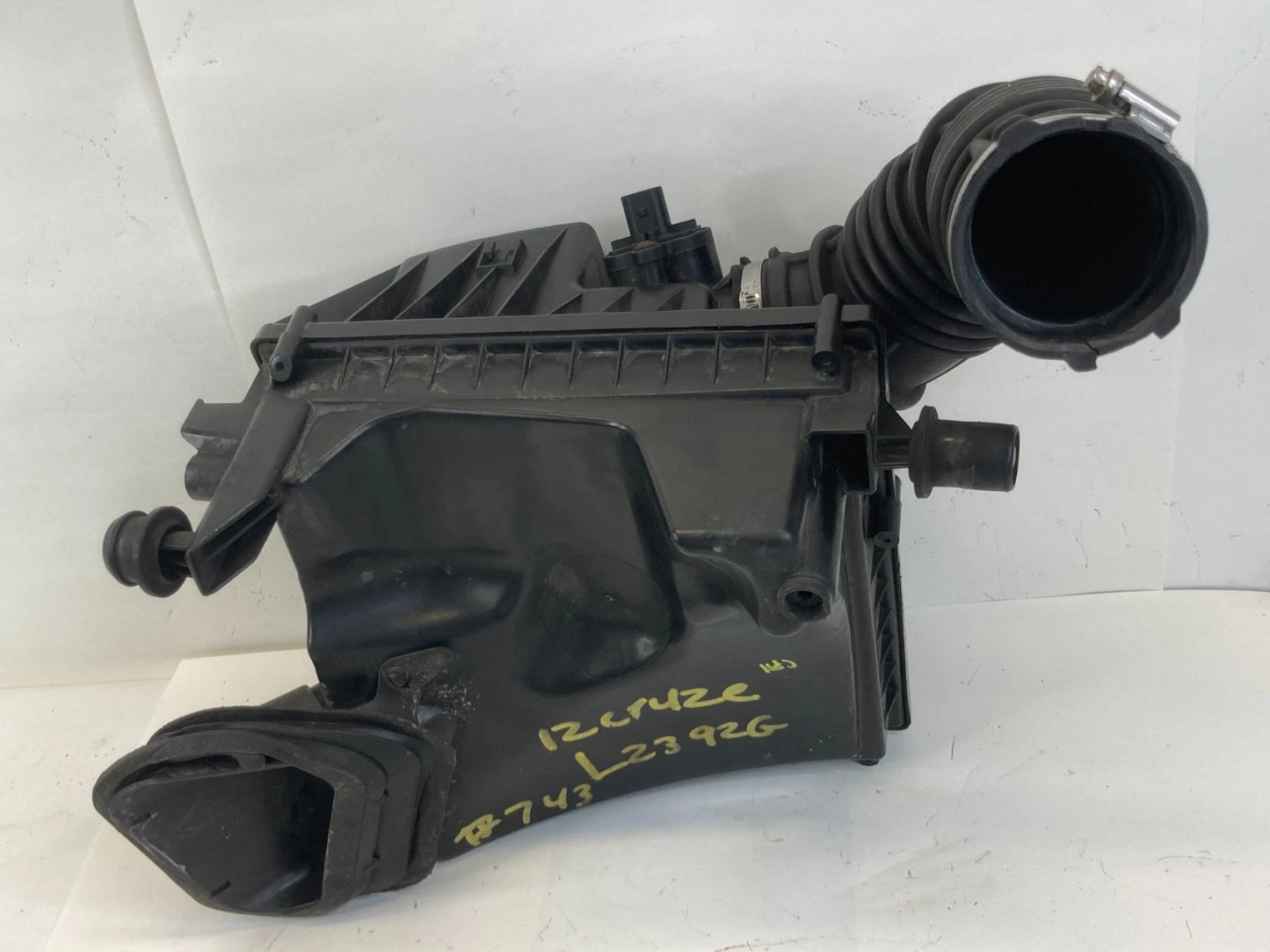 2011 2012 CHEVROLET CRUZE 1.8L AIR INTAKE CLEANER FILTER BOX HOUSING W/ HOSE OEM