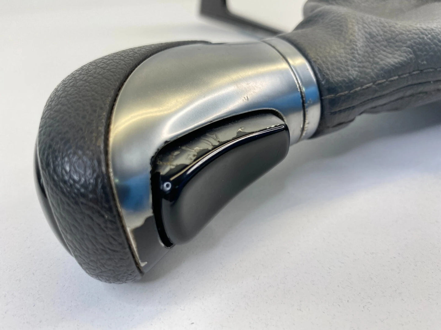 15-17 HYUNDAI SONATA AUTOMATIC FLOOR GEAR SHIFTER KNOB BOOT W/ BEZEL 84659-C1000