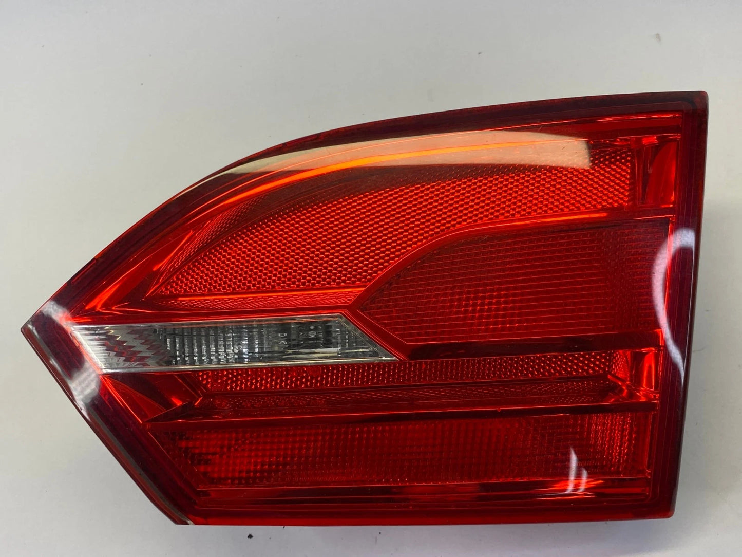 2011-2014 VOLKSWAGEN JETTA TAILLIGHT INNER REAR RIGHT PASSENGER SIDE OEM FACTORY