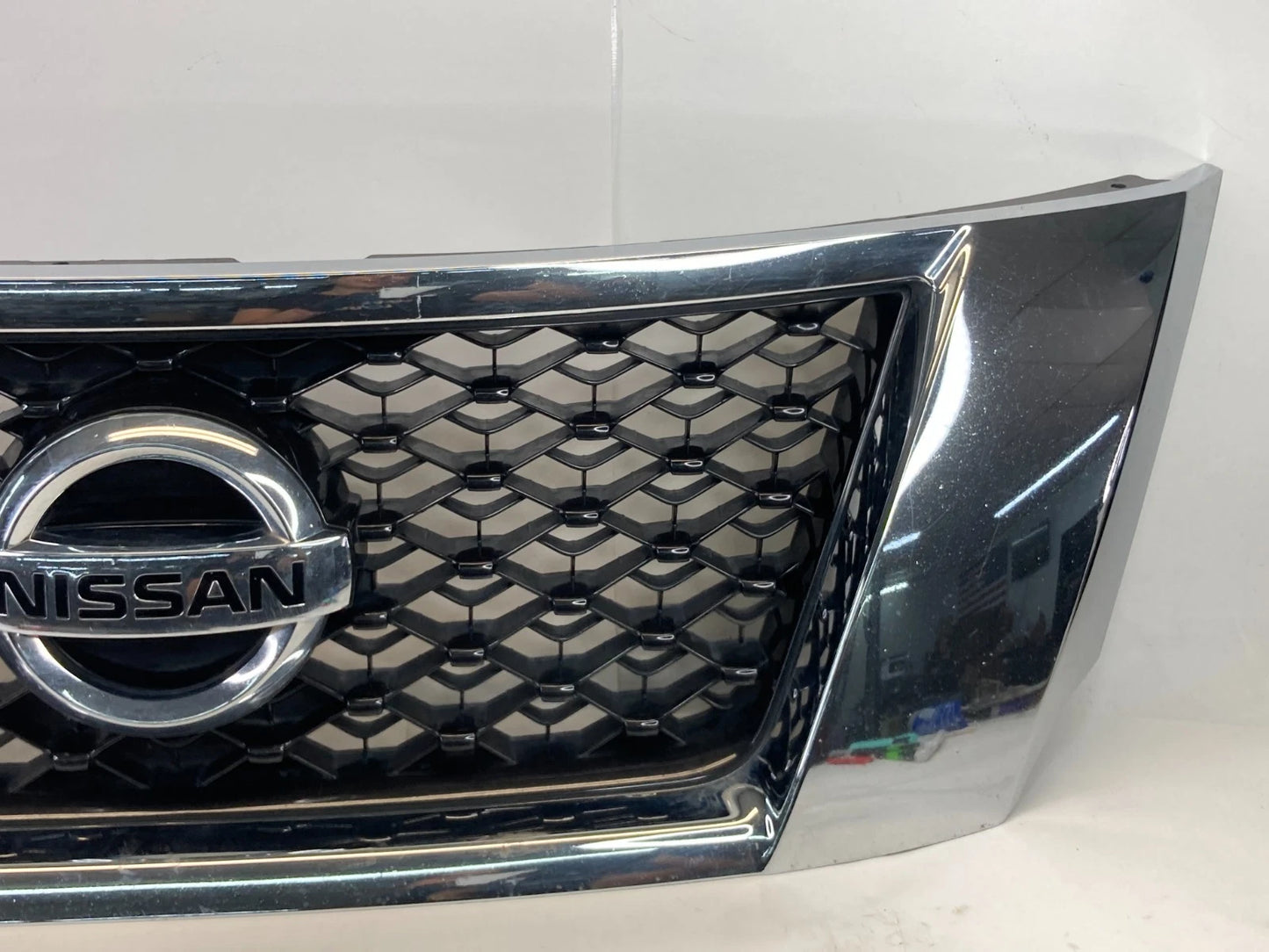 2013-2016 Nissan Pathfinder Front Upper Grill Grille W/O Camera 62310-3KN0A OEM