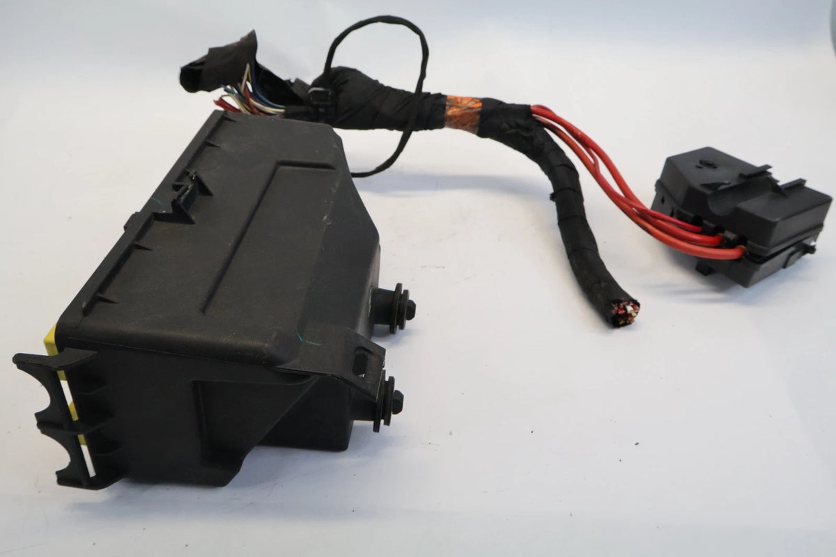 2006-2013 MERCEDES W251 R350 FRONT FUSE BOX RELAY W BATTERY DISTRIBUTION MODULE