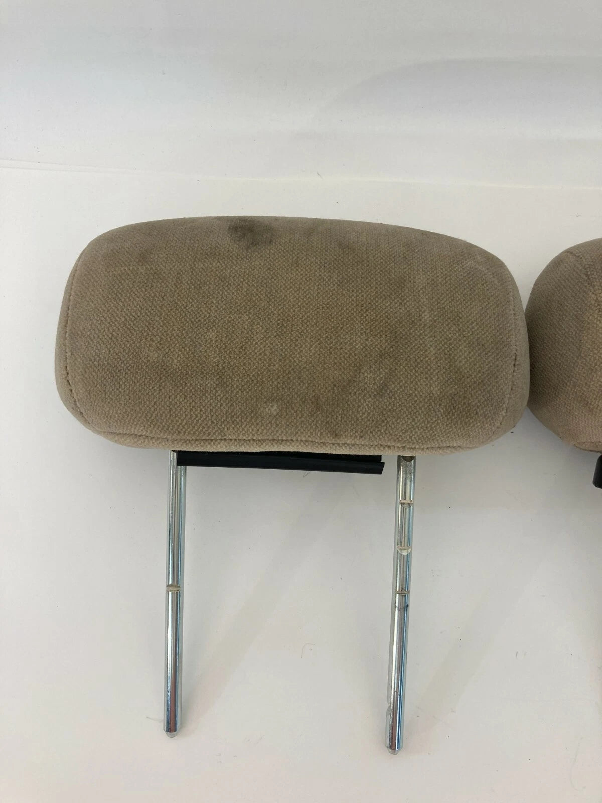 2003-2008 ISUZU ASCENDER SECOND ROW PAIR SET RIGHT LEFT SEAT HEADREST HEAD REST