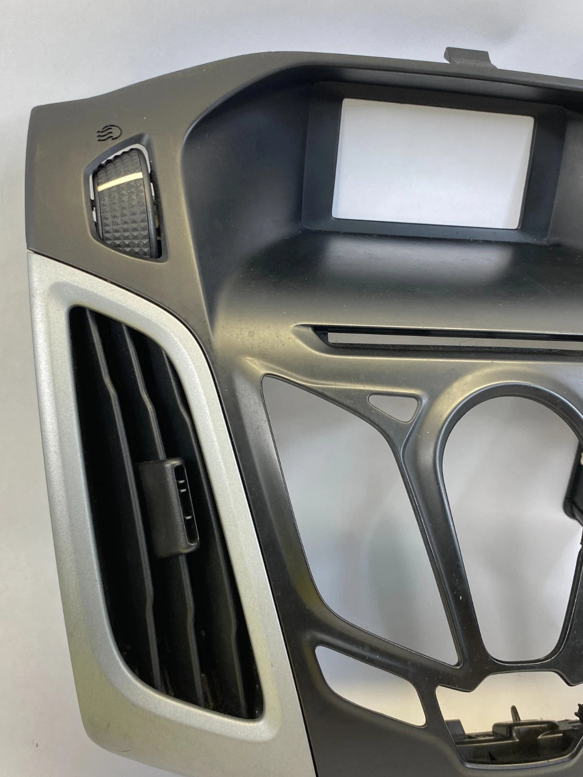 2012-2014 FORD FOCUS DASH RADIO CONTROL TRIM BEZEL W AC VENTS CM51-18835-JAW OEM