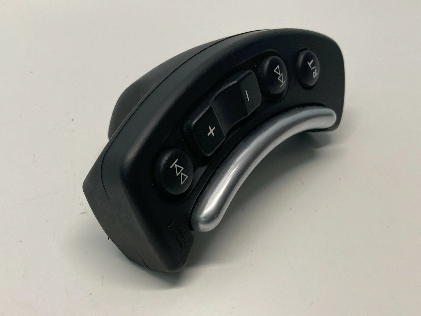 2003 2004 2005 LAND ROVER FREELANDER RADIO AUDIO VOLUME SWITCH BUTTON 6901281