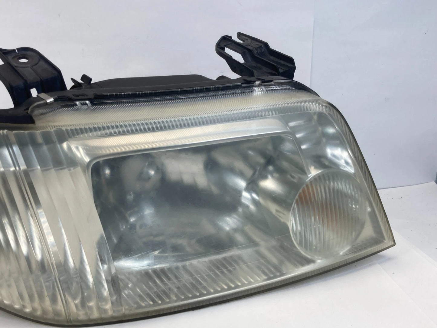 2005-2007 MERCURY MARINER FRONT RIGHT SIDE HEADLIGHT HEADLAMP 5E64-13005-A