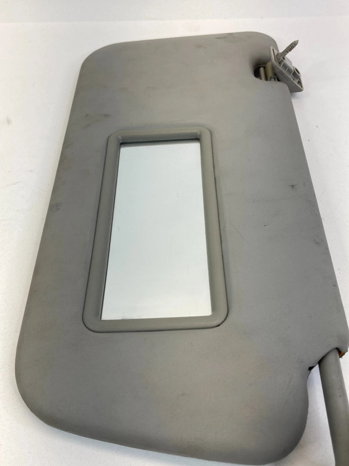 2004-2009 KIA SPECTRA ROOF RIGHT PASSENGER SUNVISOR SUN VISOR SHADE OEM