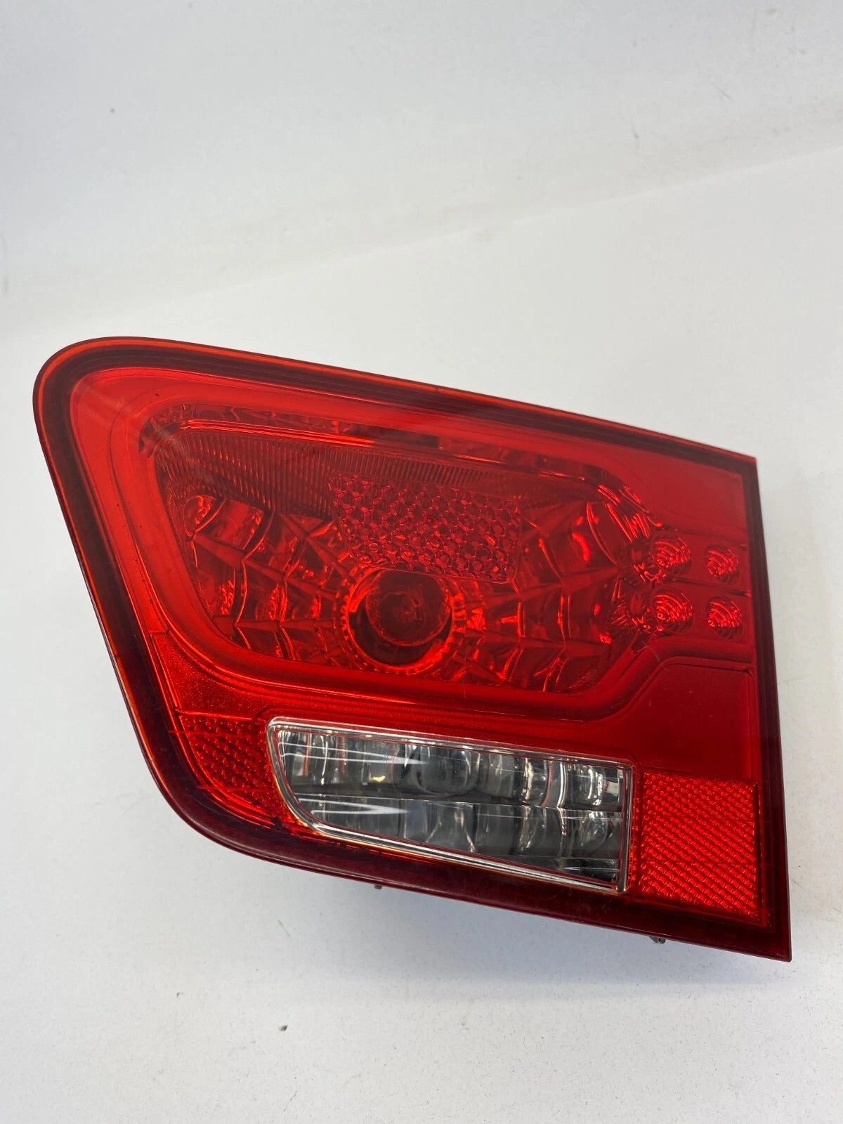 2010-2013 KIA FORTE SEDAN REAR RIGHT INNER TRUNK TAIL LIGHT 92404-1M000 OEM