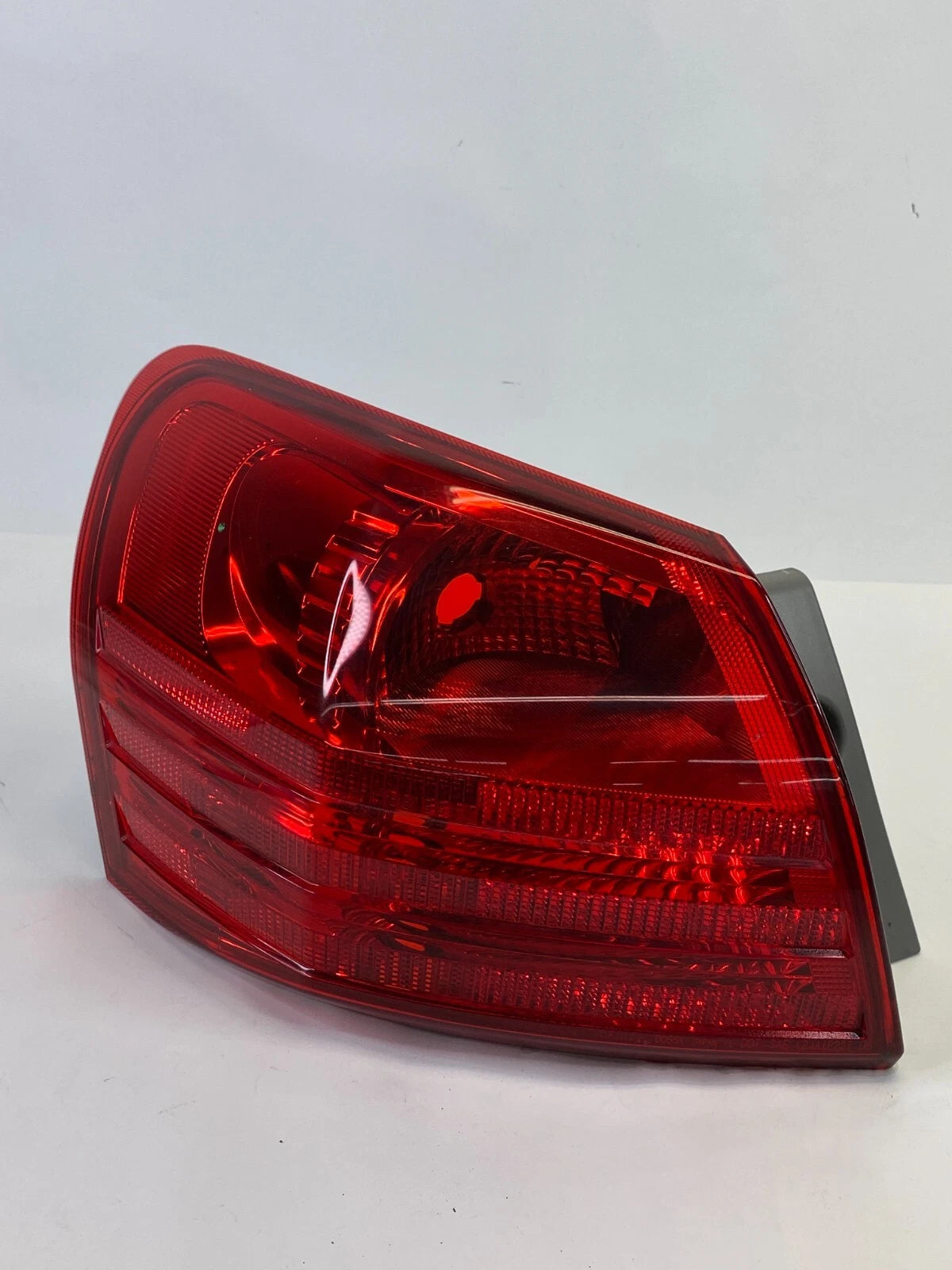 2008-2013 NISSAN ROGUE 2014 2015 ROGUE SELECT REAR LEFT OUTER TAIL LIGHT OEM