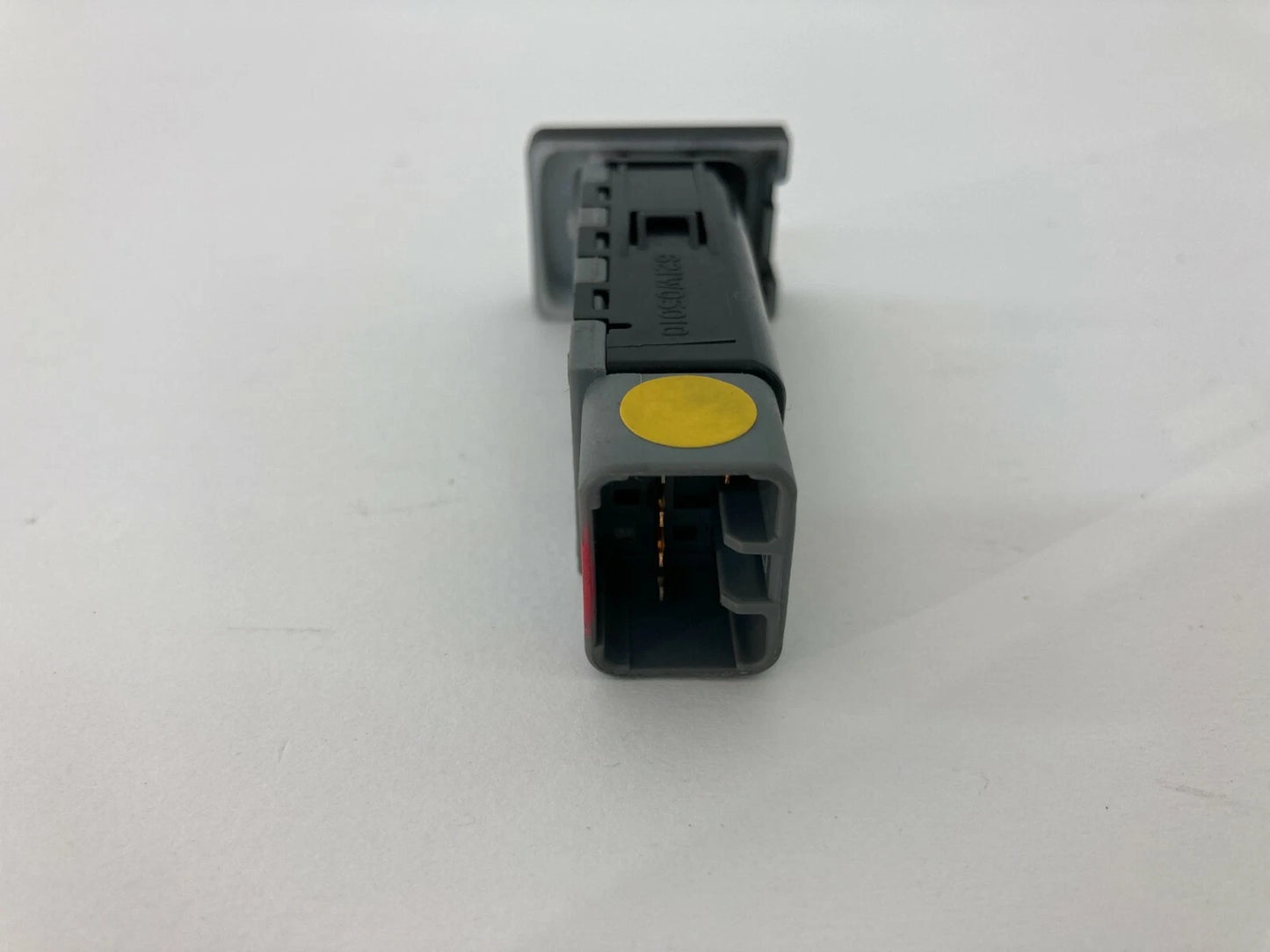 2007 2008 HYUNDAI ENTOURAGE WINDSHIELD DEFROSTER SWITCH BUTTON 621W05010 OEM