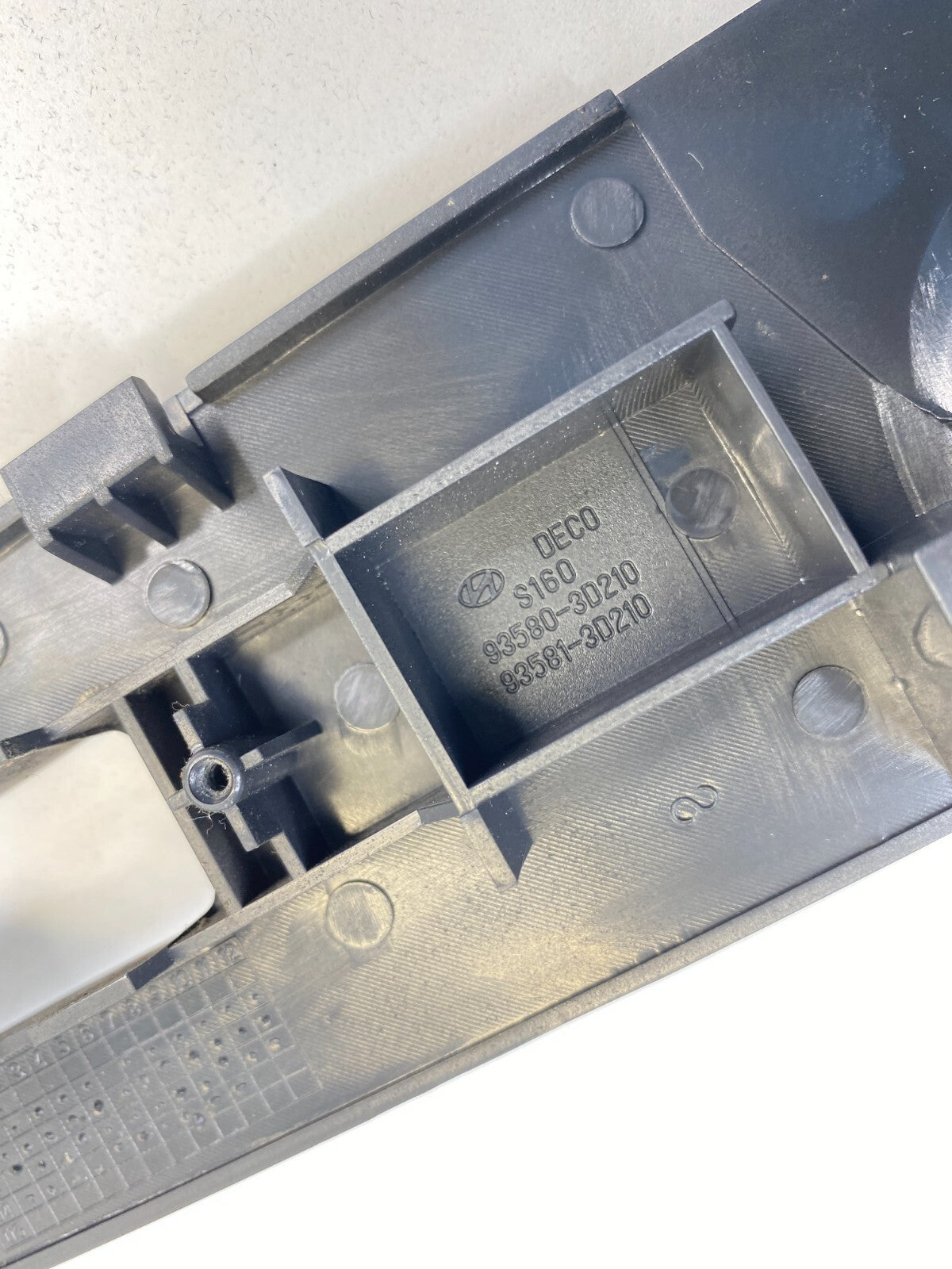 02-05 Hyundai Sonata Rear Right Side Window Switch Cover Bezel Panel 93580-3D210