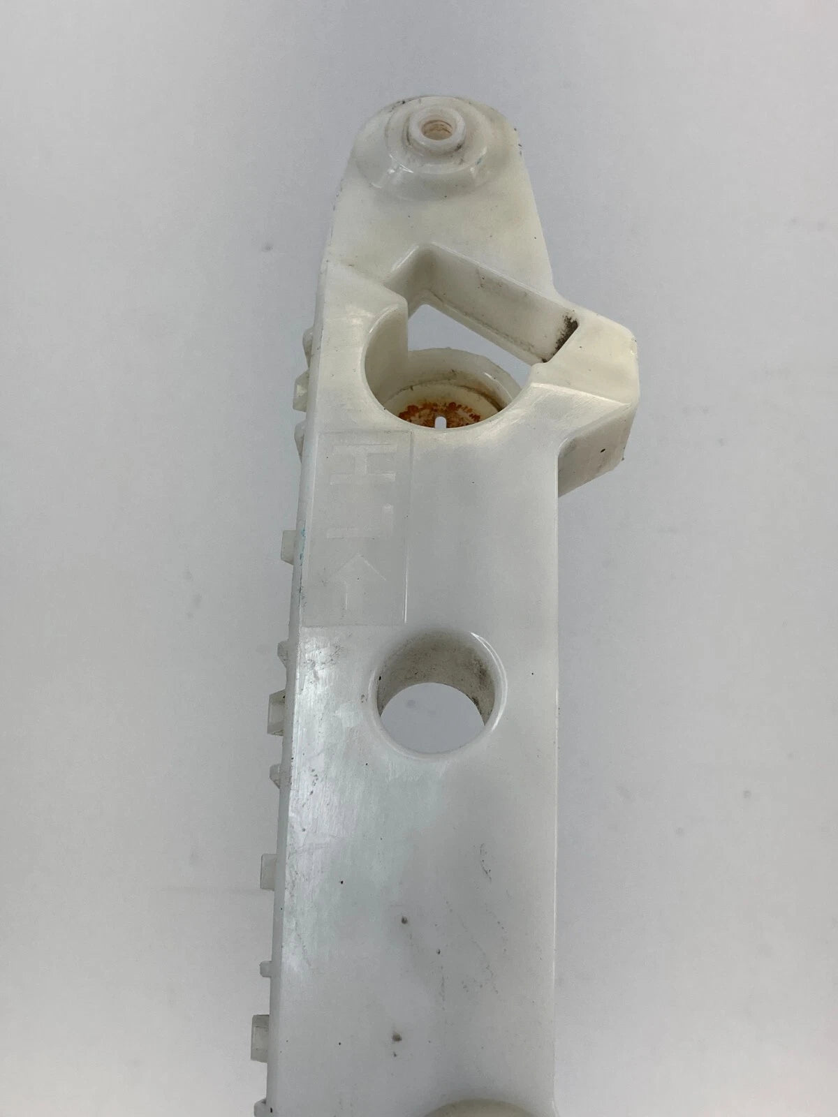 2011-2014 NISSAN JUKE SUV FRONT LEFT BUMPER BRACKET SIDE RETAINER 62223-1KA0A