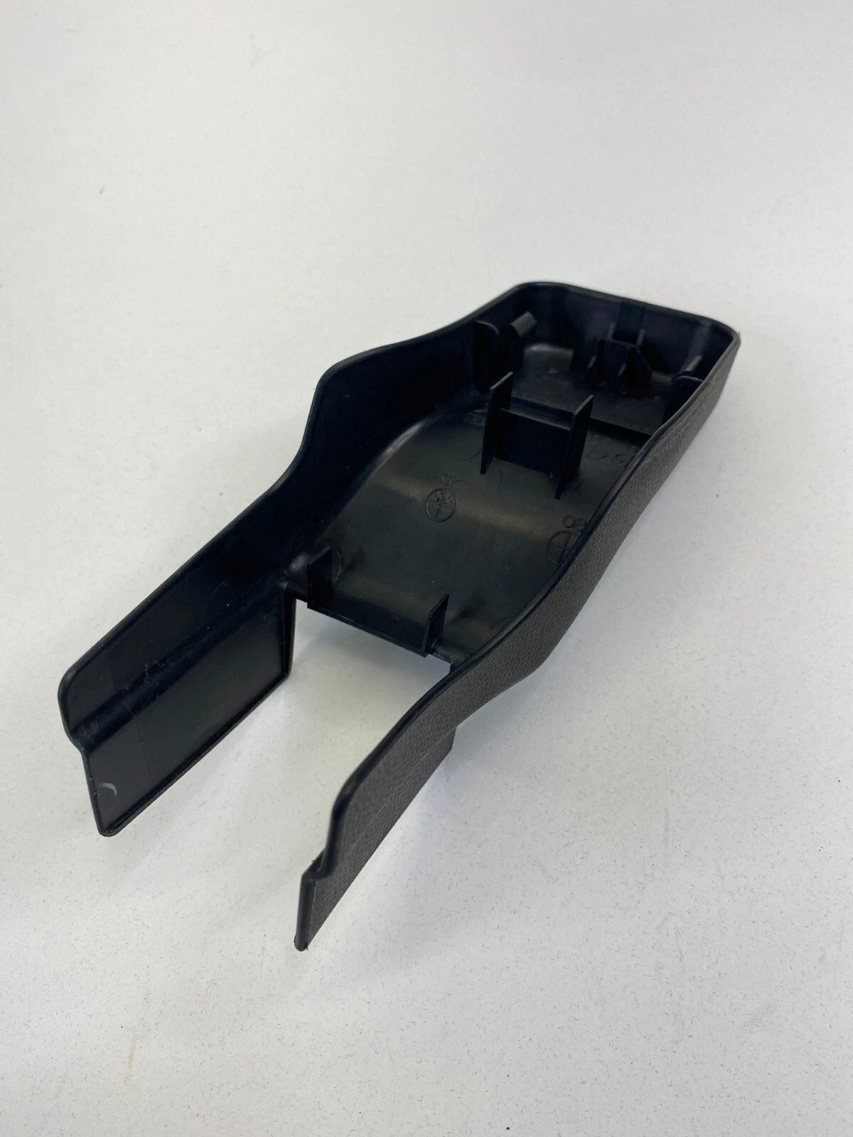 07-09 MAZDA 3 MAZDA3 SEDAN FRONT RIGHT SIDE SEAT TRIM RAIL CAP COVER B33D57043