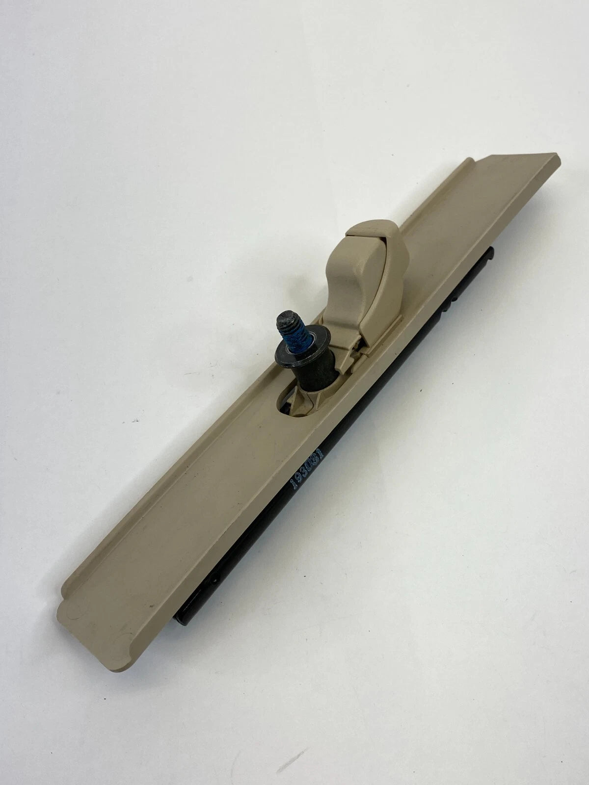 2003-2006 LINCOLN NAVIGATOR FRONT RIGHT SEAT BELT HEIGHT ADJUSTER 2L14-78602B90