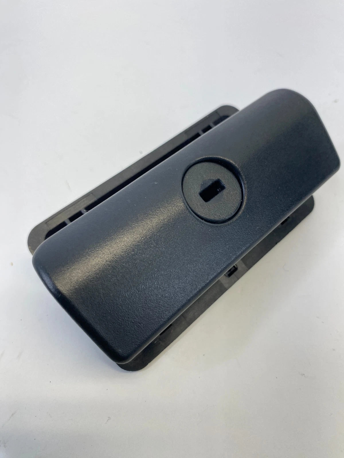 2007 2008 07 08 BMW 328XI 335XI GLOVE BOX LATCH HANDLE COMPARTMENT OEM