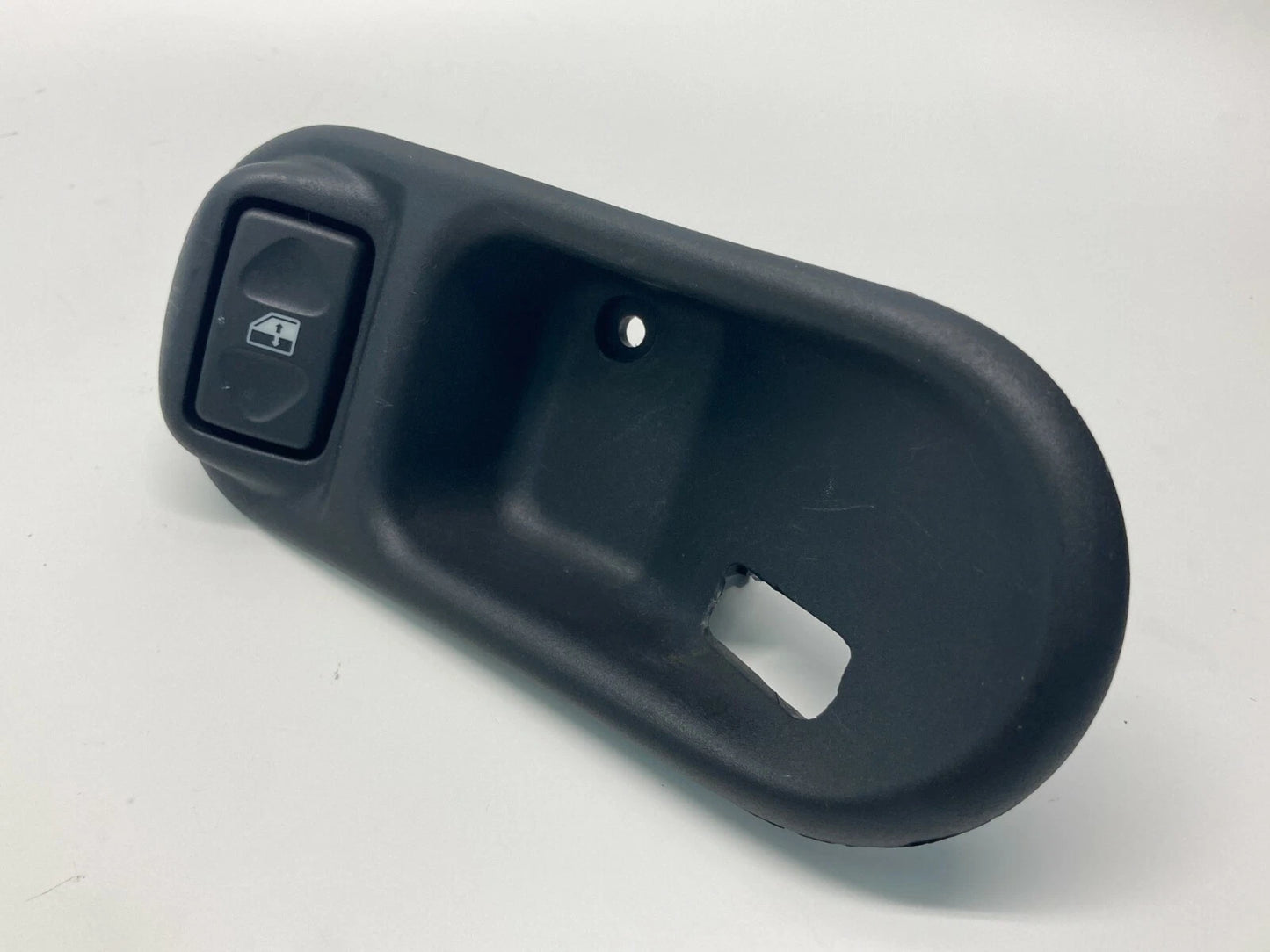 99-02 LAND ROVER DISCOVERY FRONT RH DOOR HANDLE BEZEL W/ WINDOW SWITCH AWR6052