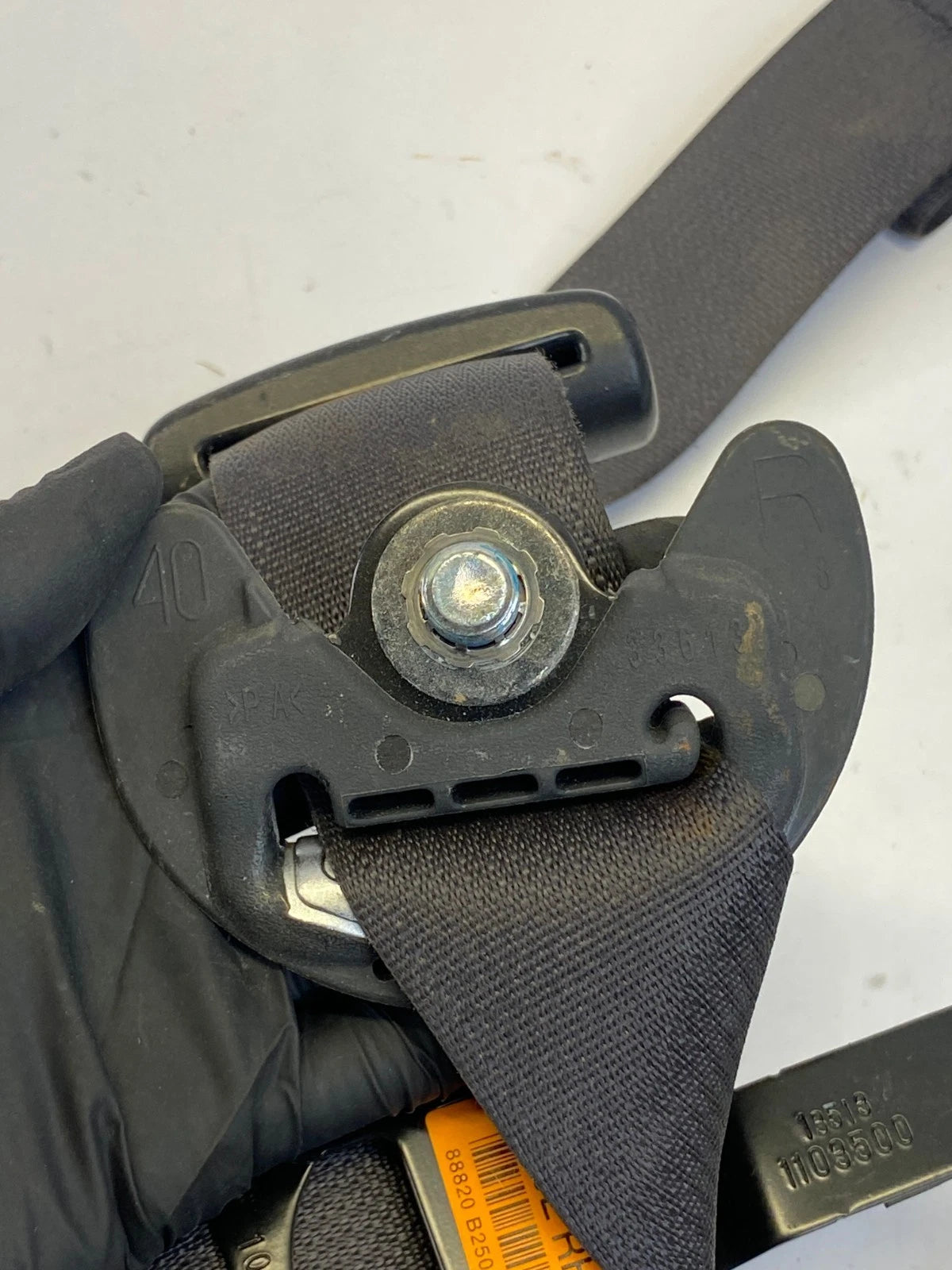 2014-2019 KIA SOUL SEAT BELT BUCKLE RETRACTOR FRONT RIGHT OEM FACTORY 88820-B250