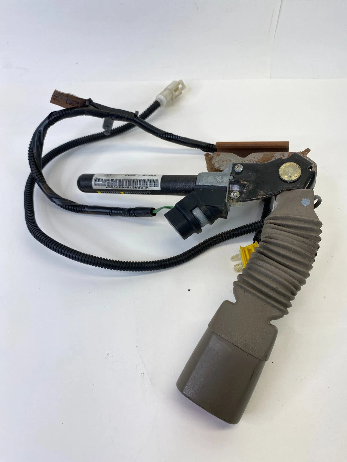 03-05 MOUNTAINEER 04 05 EXPLORER FRONT LEFT DRIVER SIDE SEAT BELT BUCKLE END OEM