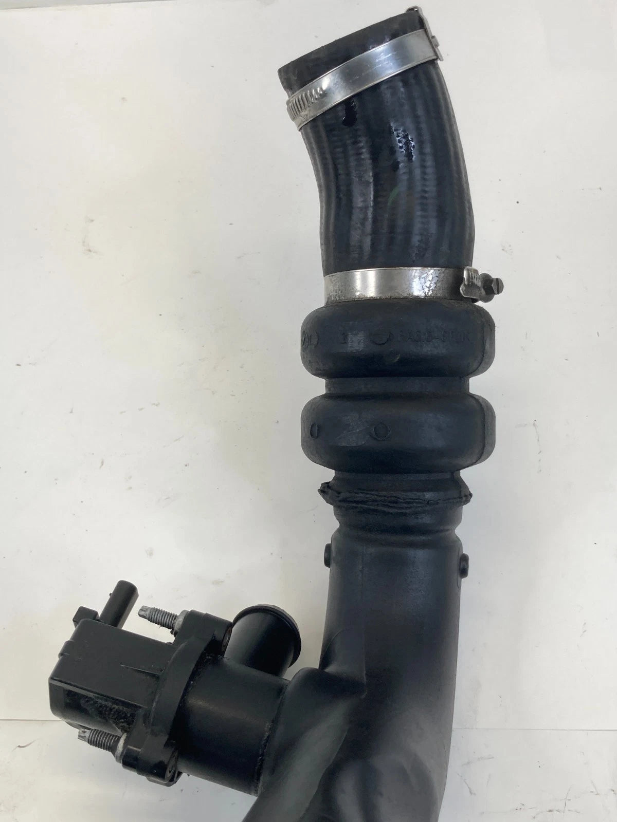 2015-2018 FORD EDGE 2.0L L4 INTERCOOLER AIR CONNECTING HOSE PIPE OUTLET TUBE OEM