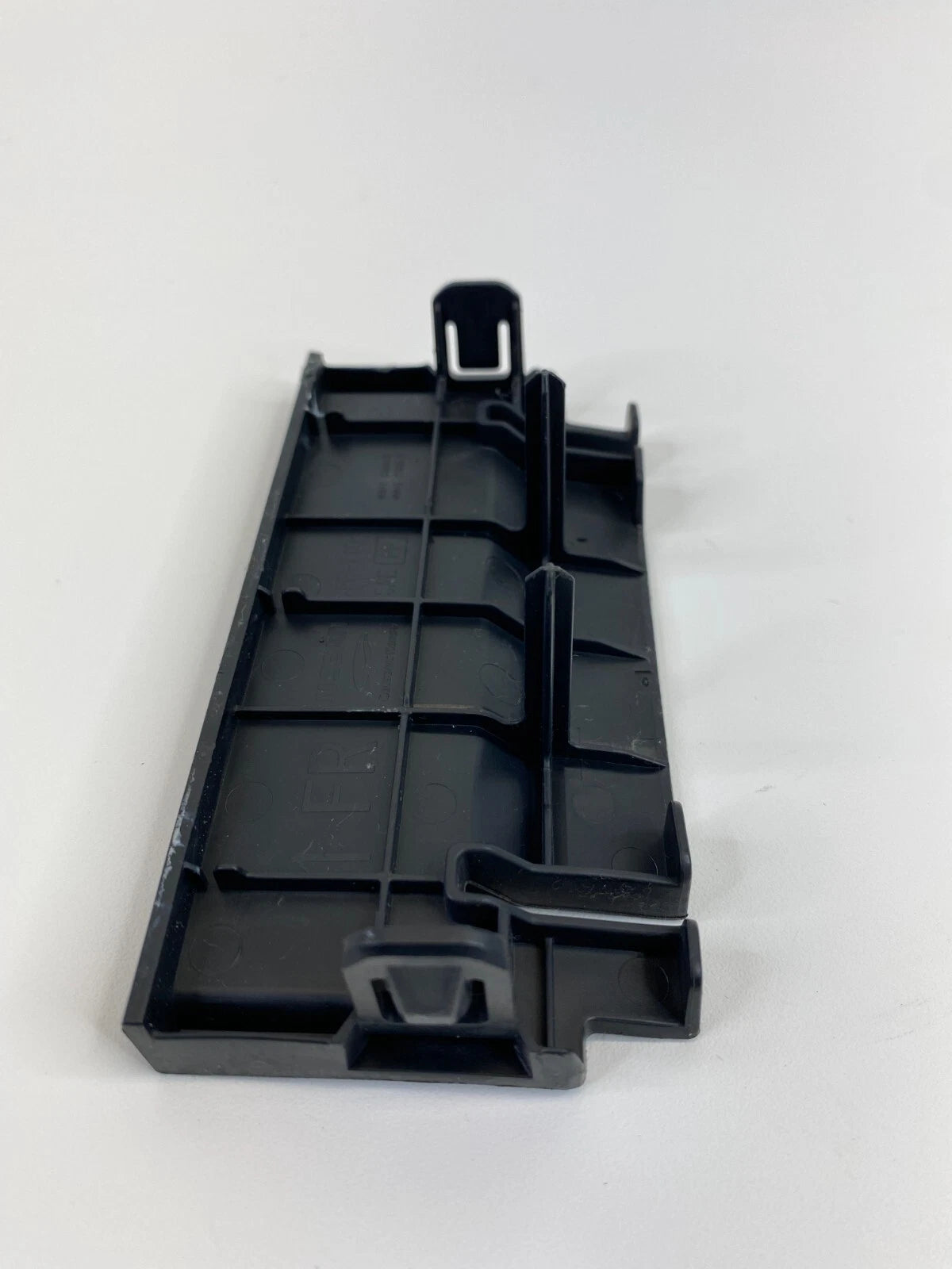 2013-2019 NISSAN SENTRA CENTER CONSOLE ARM REST SUPPORT TRIM COVER BEZEL OEM