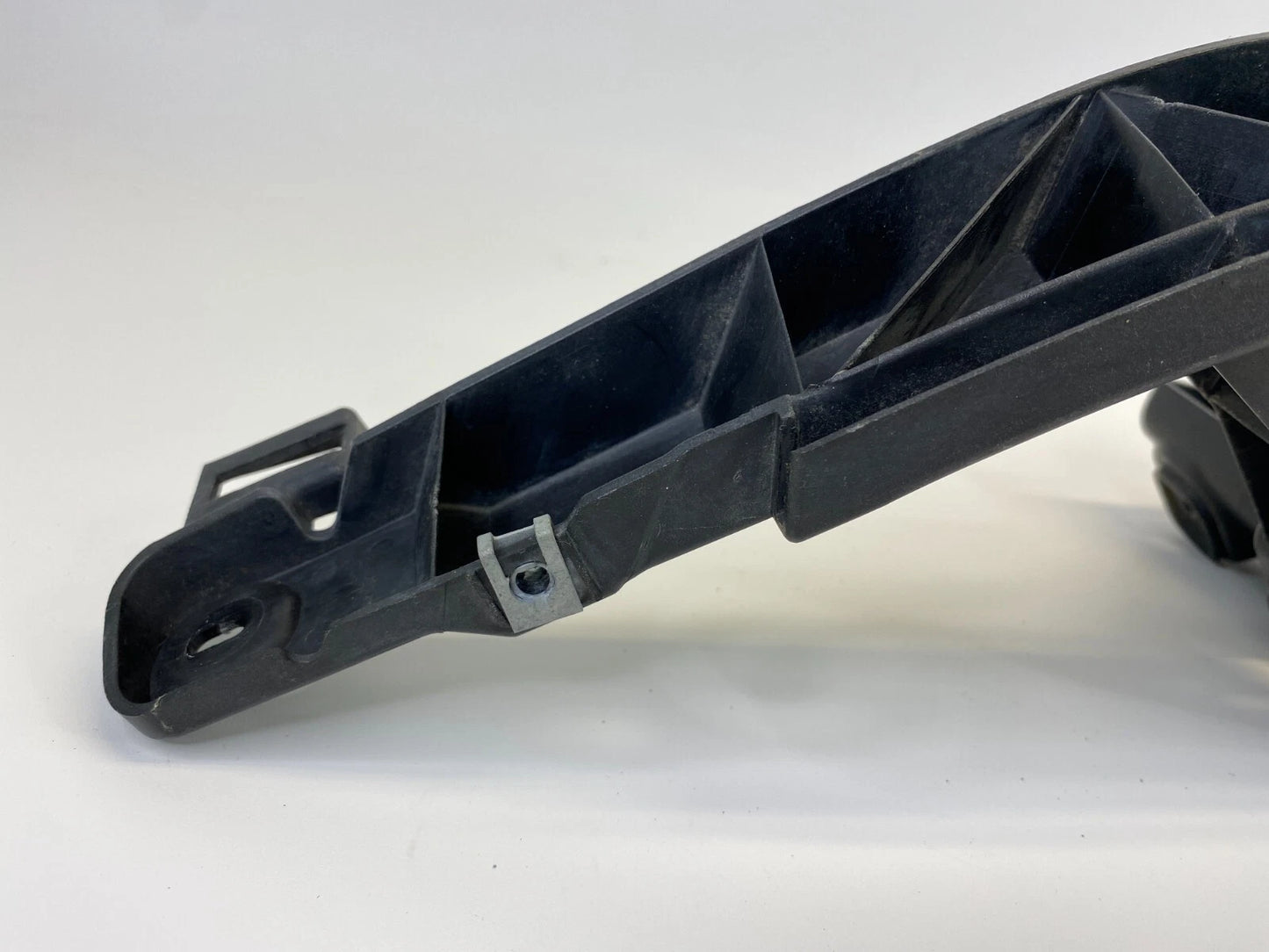 2004-2011 SAAB 9-3 93 REAR RIGHT INNER BRACKET SIDE SUPPORT BUMPER RETAINER OEM