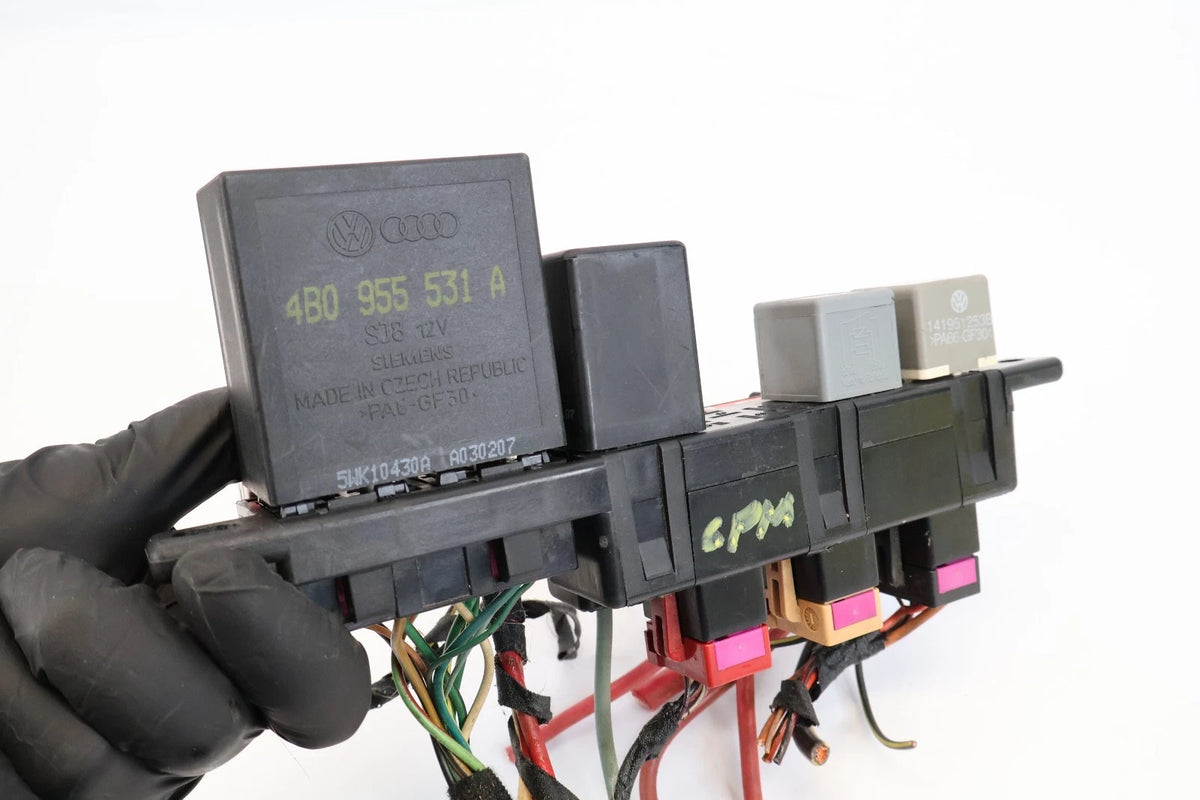 1998-2010 NEW BEETLE 2.5L AT DASH INTERIOR CABIN FUSE BOX PANEL OEM